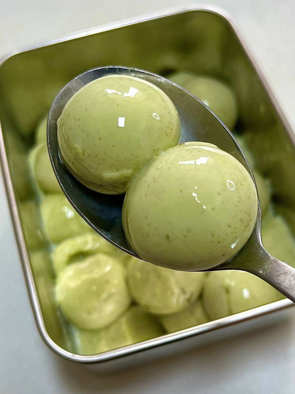 巨好吃的抹茶奶冻～ 超浓郁的奶香加上q弹的抹茶冻 可以直接吃!