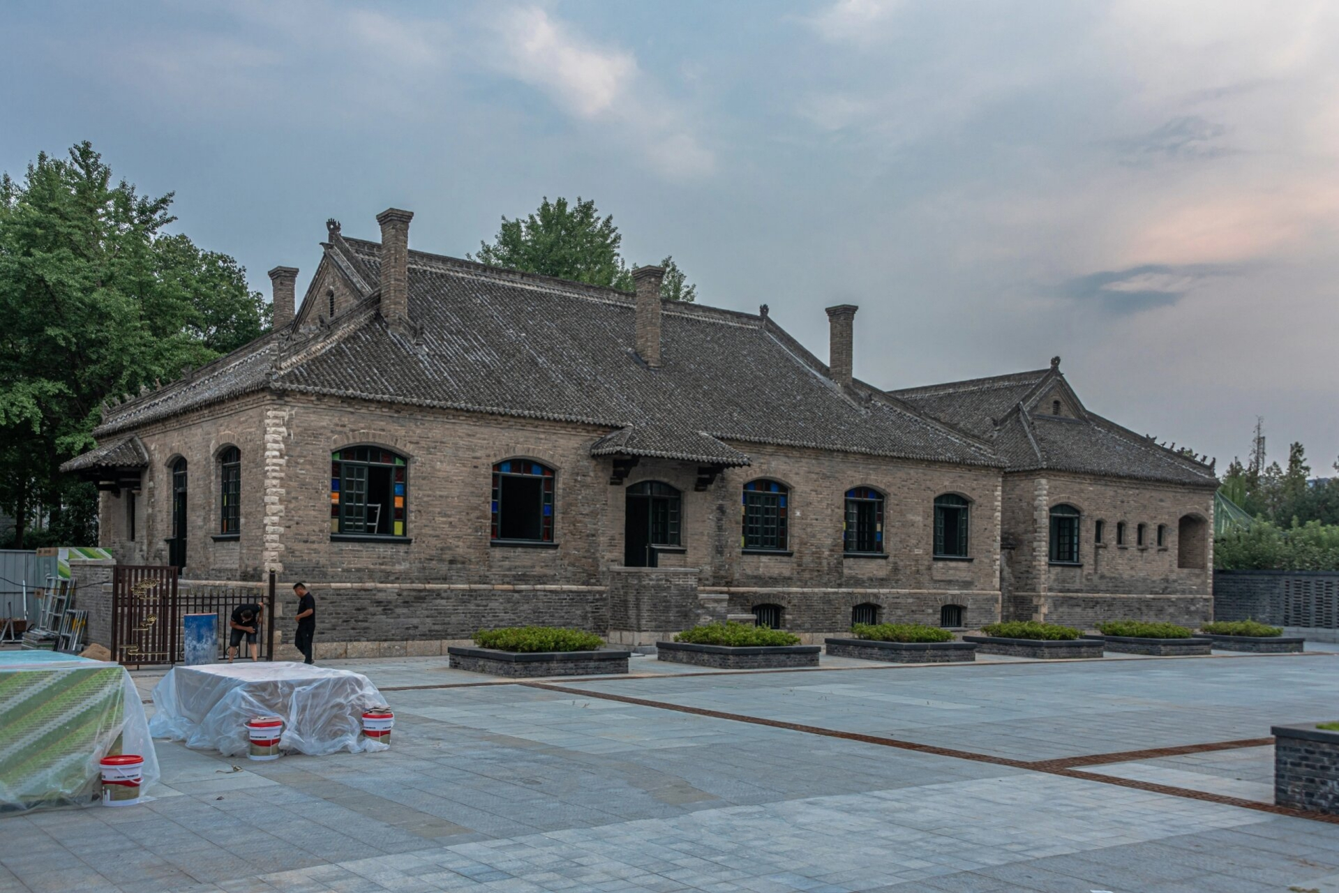 晓明楼 晓明楼,位于江苏省沛县初级中学校园内,其前