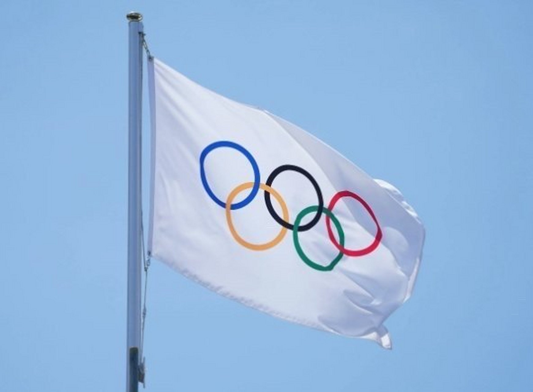 浪漫之都,果然是不拘小节,巴黎奥运会开幕式的五环旗挂反了.