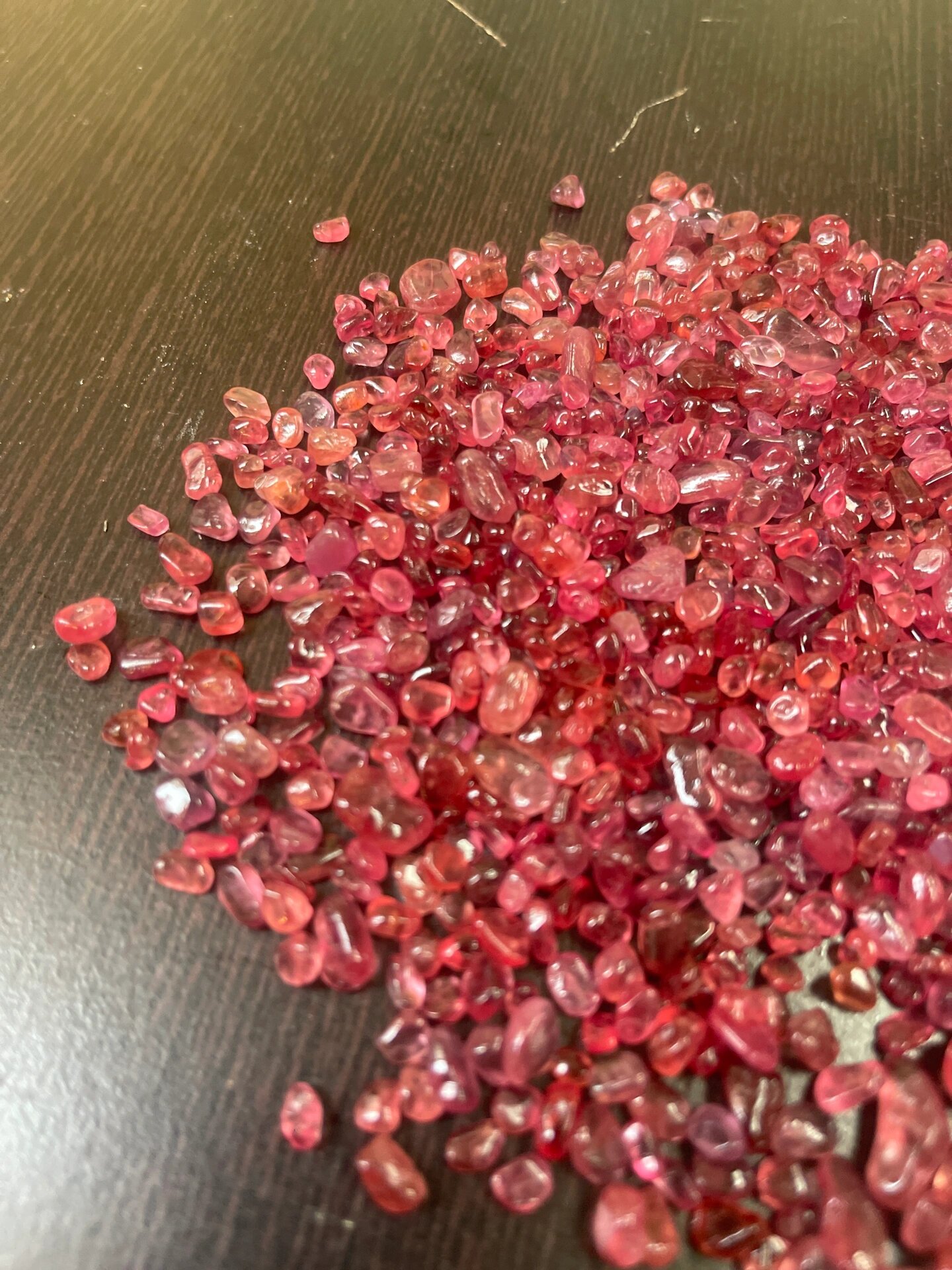 重量:960克拉 12元/一克 越南尖晶石96 重量:960克拉 价格:12元/一