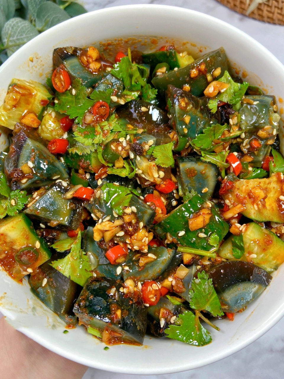 的凉拌皮蛋6015吃多少次都不腻 咱就是说这碗凉拌黄瓜皮蛋太可了!