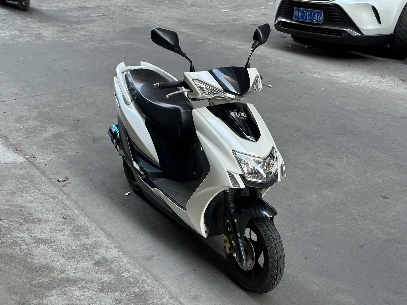 最新到店一台  劲战五代目  准新车一台  3000多公里  改装一条hkr