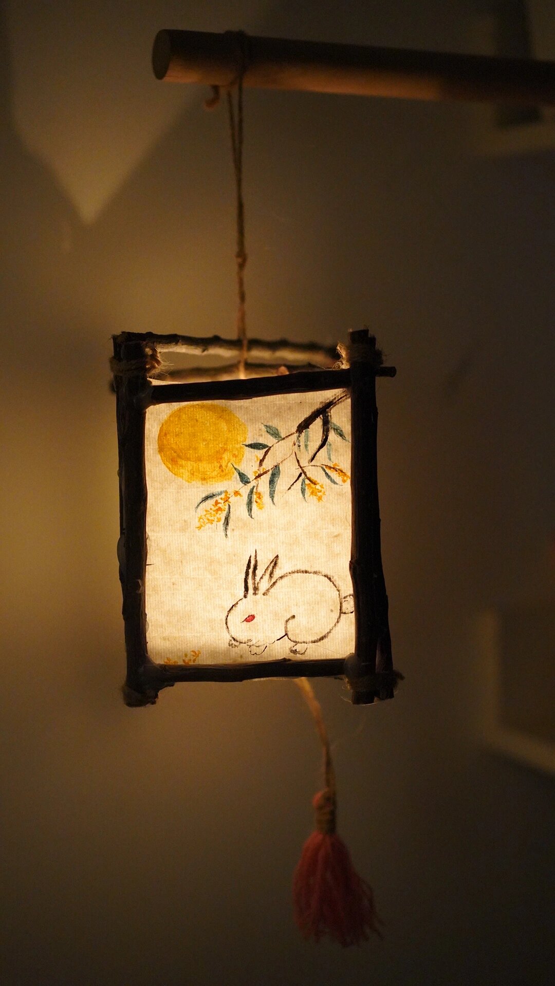 变废为宝|中秋节"树枝灯笼"制作教程 灯笼又称为灯彩,在古代,其主要由