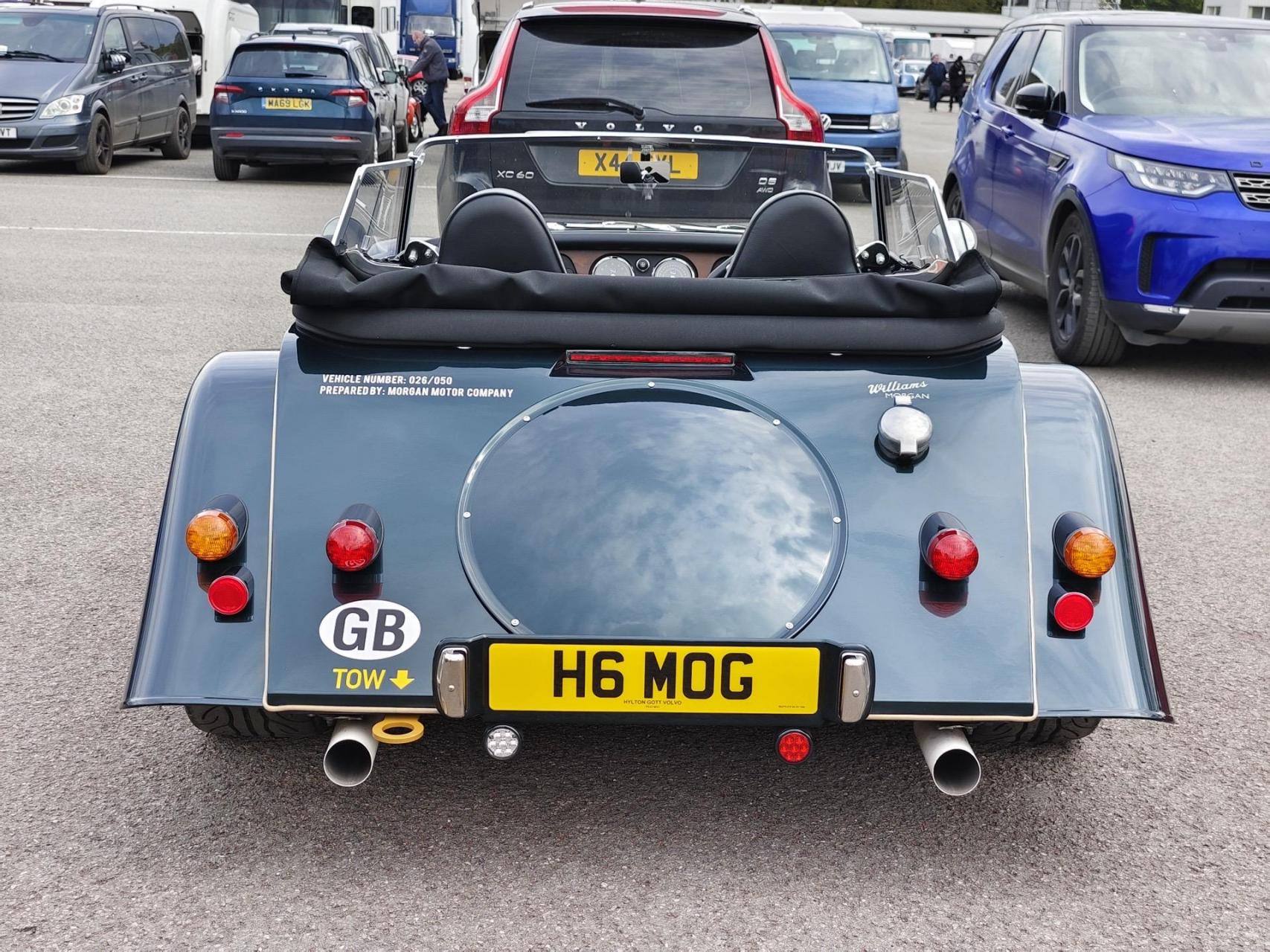 8l v8发动机 morgan plus 8 是由英国汽车制造商摩根于 1968 年至