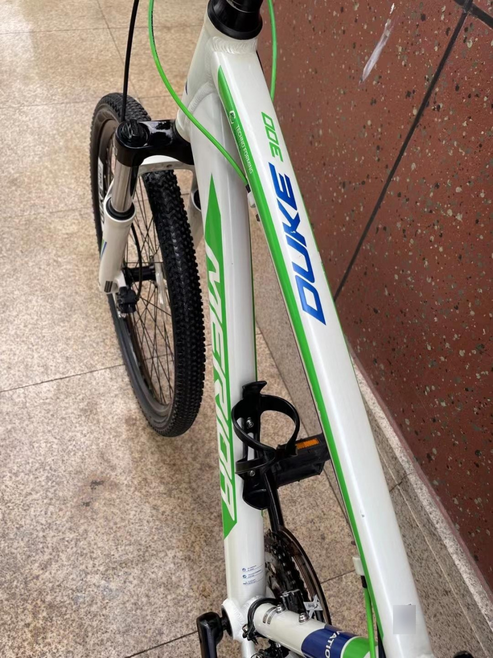 美利达公爵300,24速油刹,17车架,可锁死前叉,成色好如图,1200