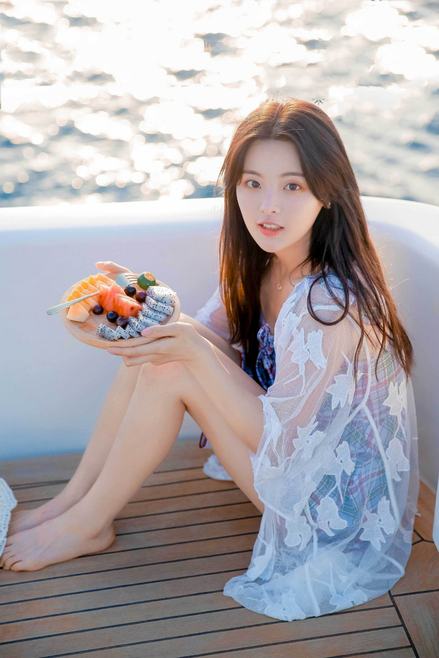 杨超越光脚丫图集