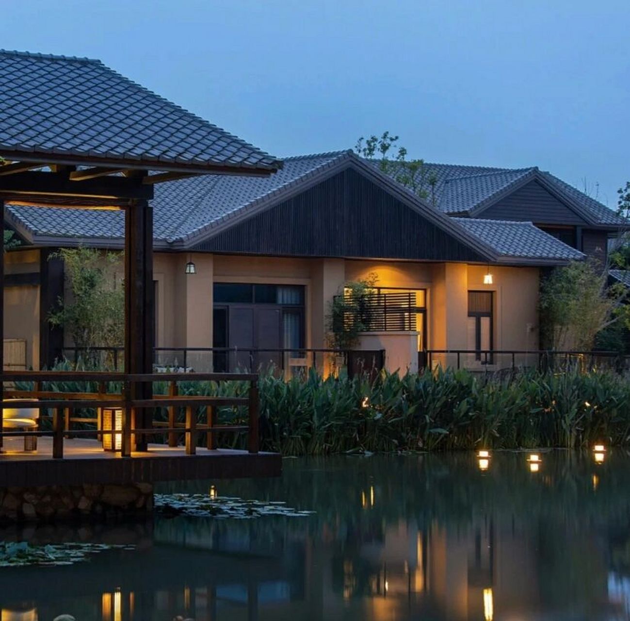 龙湾温泉度假区 |南通启东 小扣柴扉,推门而入,在青苔留痕处感受采菊