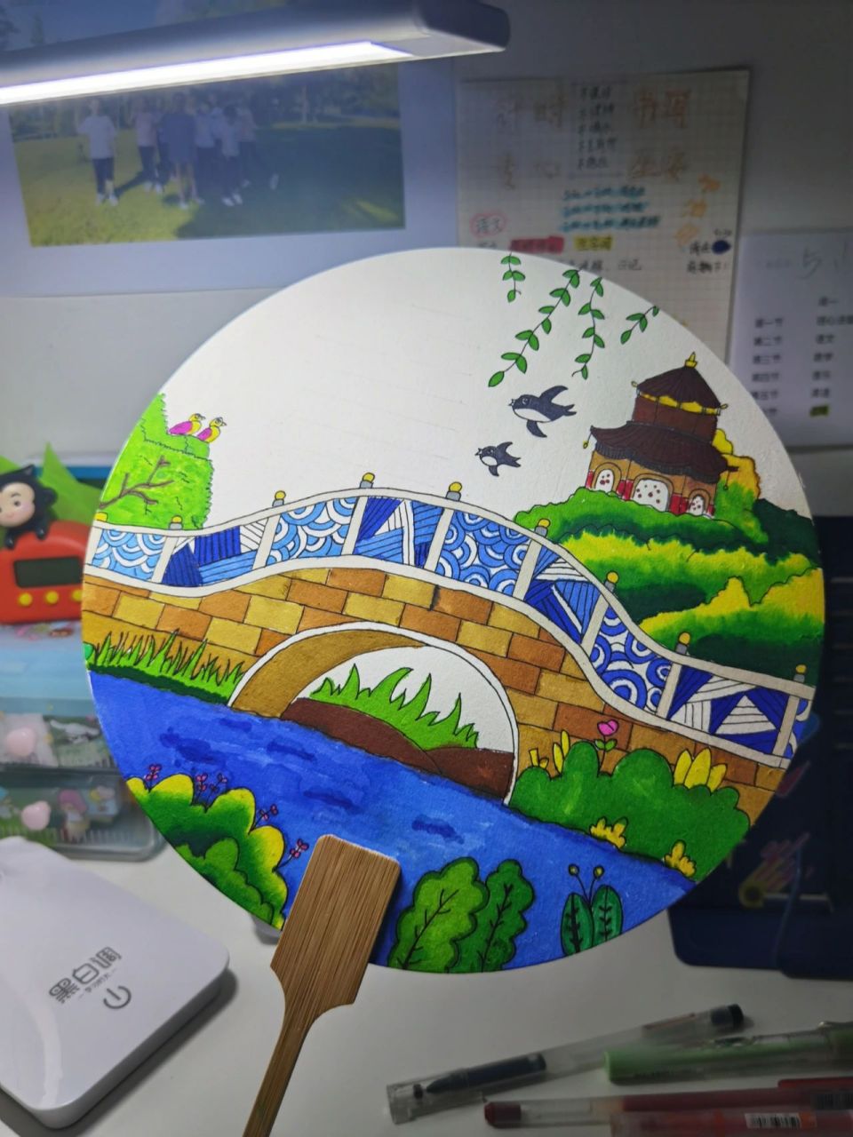 诗配画~扇子画 三年级的哥哥学校任务,配哪首诗合适呢~关于春天的