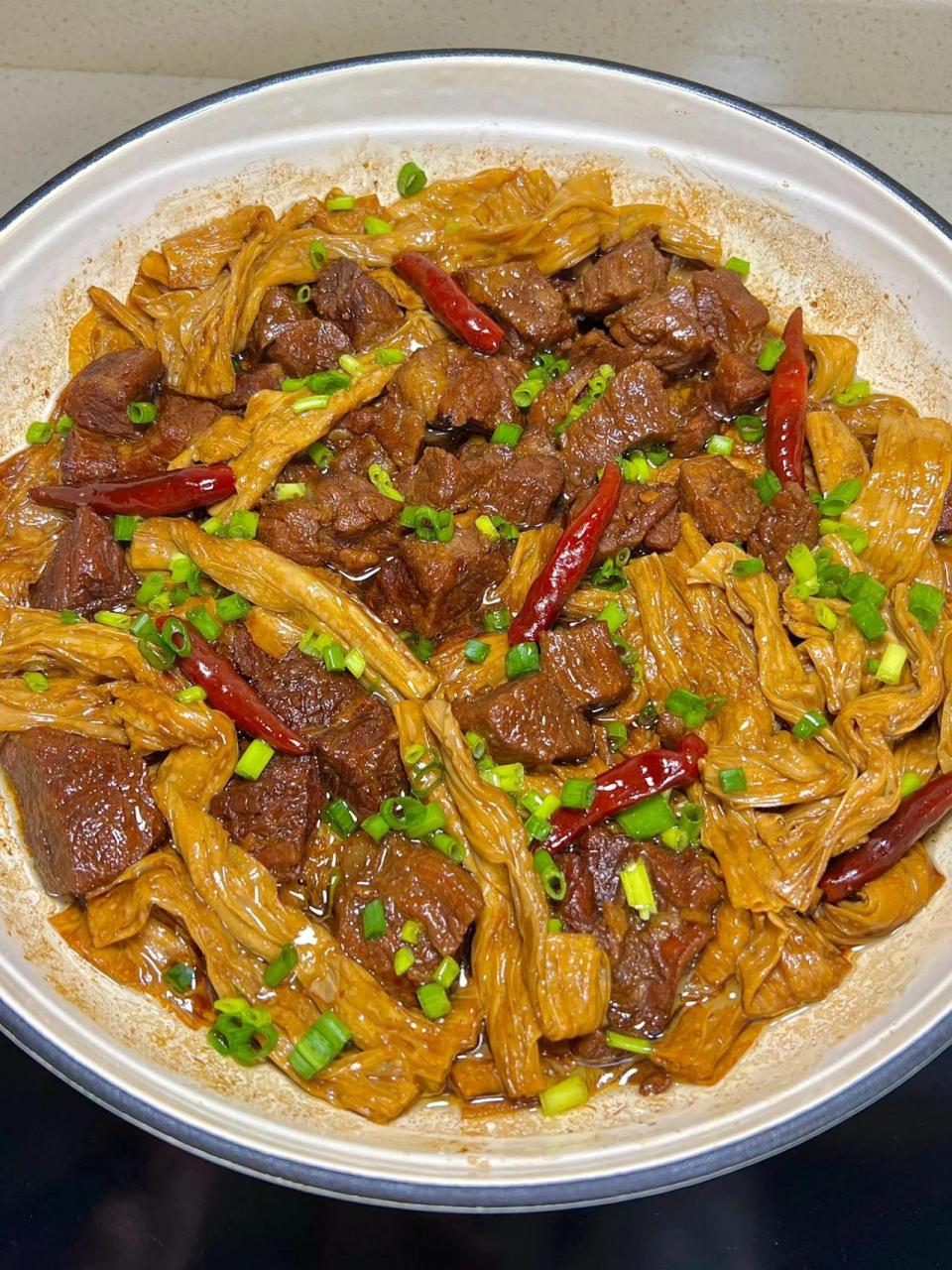 奶奶做了几十年的牛腩腐竹煲配方       这个牛腩腐竹煲必须要分享出