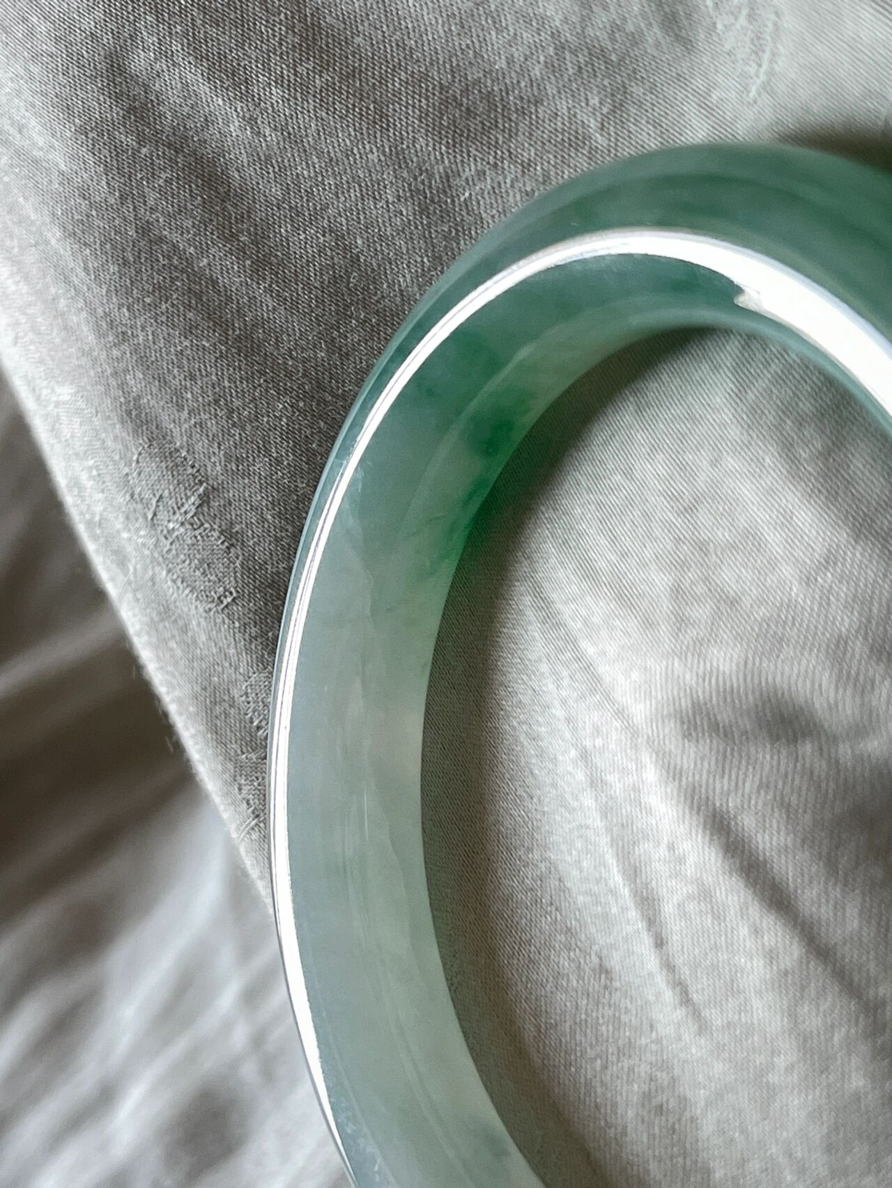 翡翠手镯石纹还是裂?