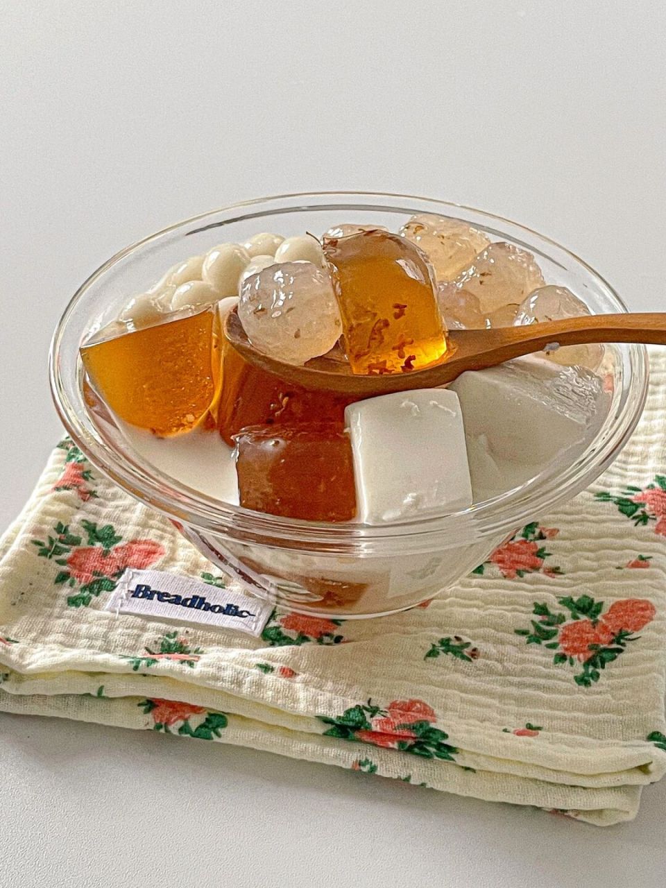 今天分享一款经期也可以吃的小甜品 q弹的桂花啵啵球 清爽的桂花茶冻