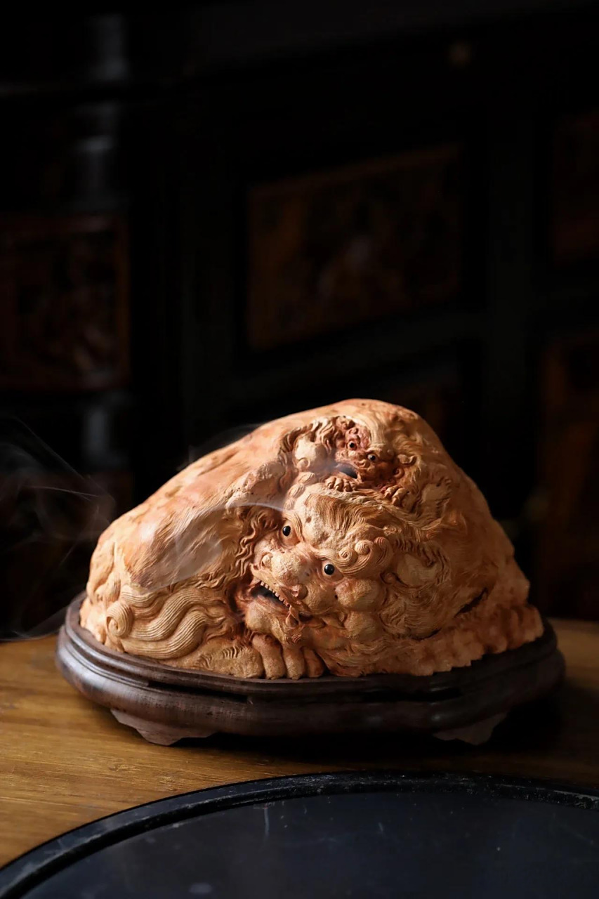 瑞兽|香炉  荔枝木随形雕刻,置案清赏,于祥和中透显自然灵气,可谓妙趣