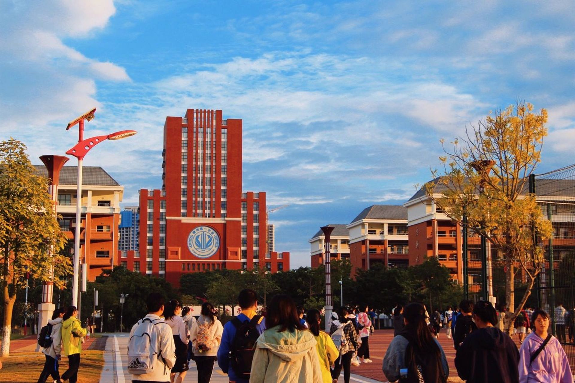 柳州铁一中学柳东校区 my senior high school96欢迎大家报考柳州铁