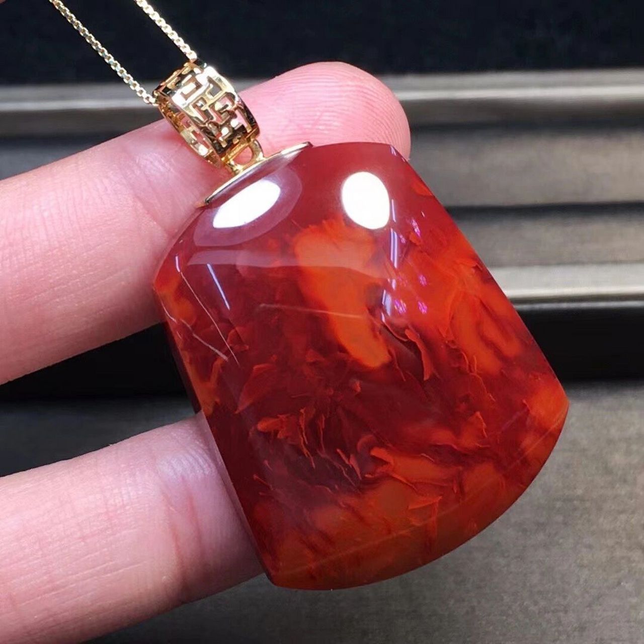 只有南红才有这么漂亮的火焰97纹 收藏级别瓦西料南红无事牌 玫瑰红