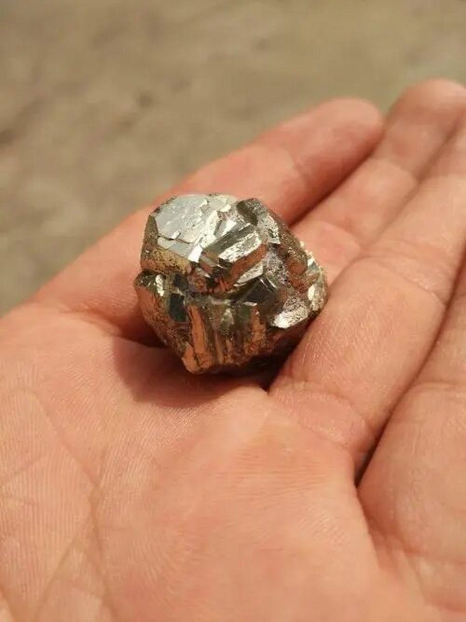 铝矿石进口报关手续流程注意事项 铝矿石主要有一水硬铝石﹑一水软铝