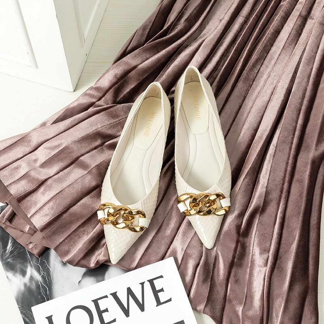 麦露迪真的很好看,在专柜的价格比百丽贵多了,无论球鞋还是皮鞋,质感