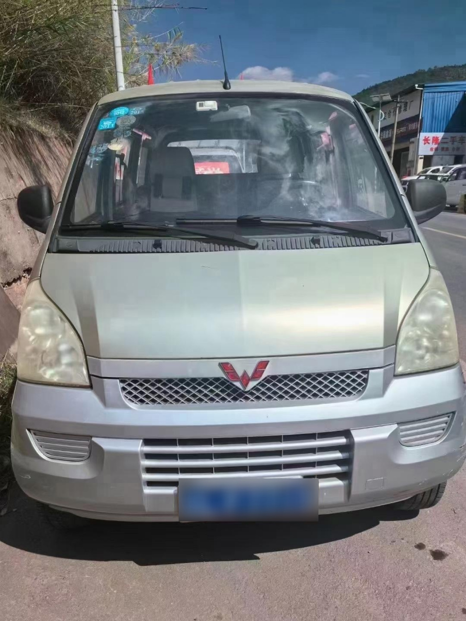 上架两台五菱小面包 五菱荣光 车况板正   价格:9800元 五菱宏光s1