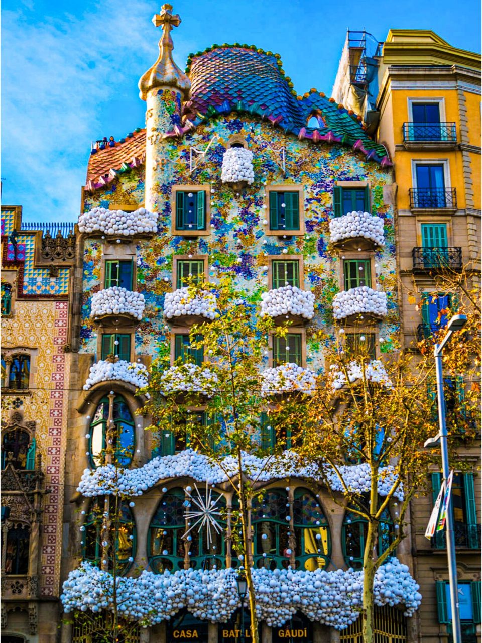 由著名建筑师安东尼·高迪(antoni gaudí)设计