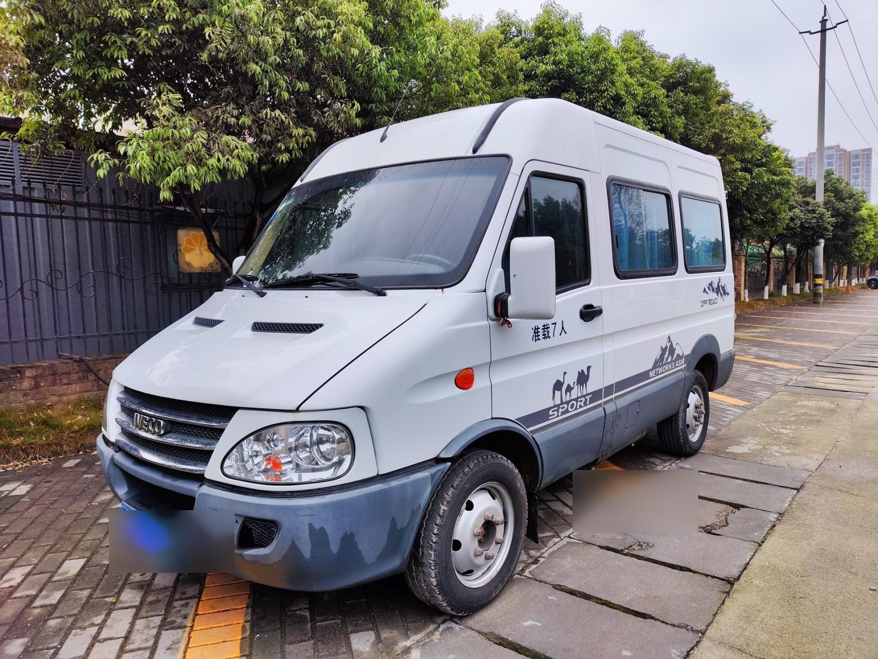 依维柯宝迪:2.5t柴油7座兰牌小客车.依维柯宝迪: 2.