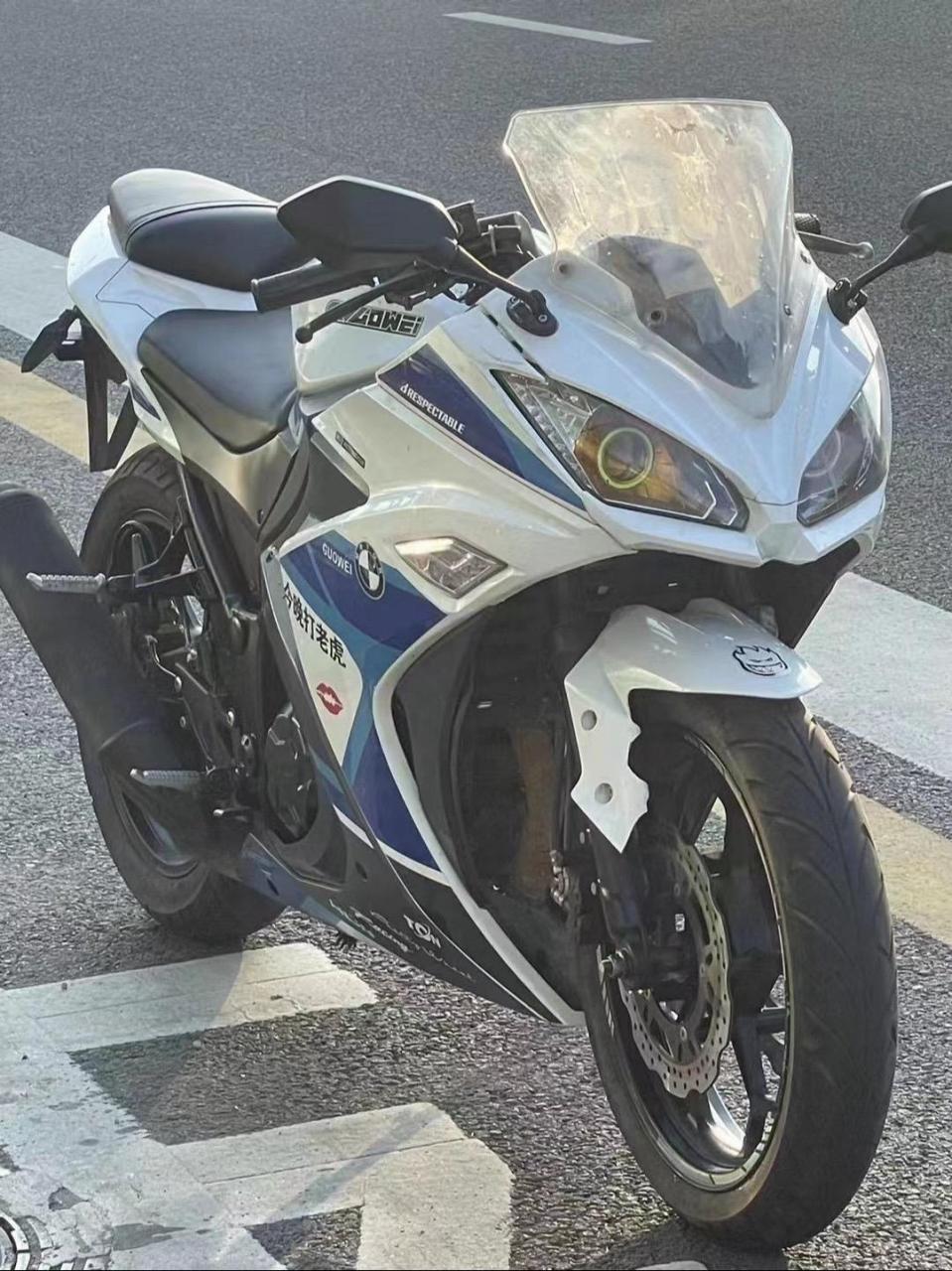 出一雅马哈v6款跑车.单缸250电喷.