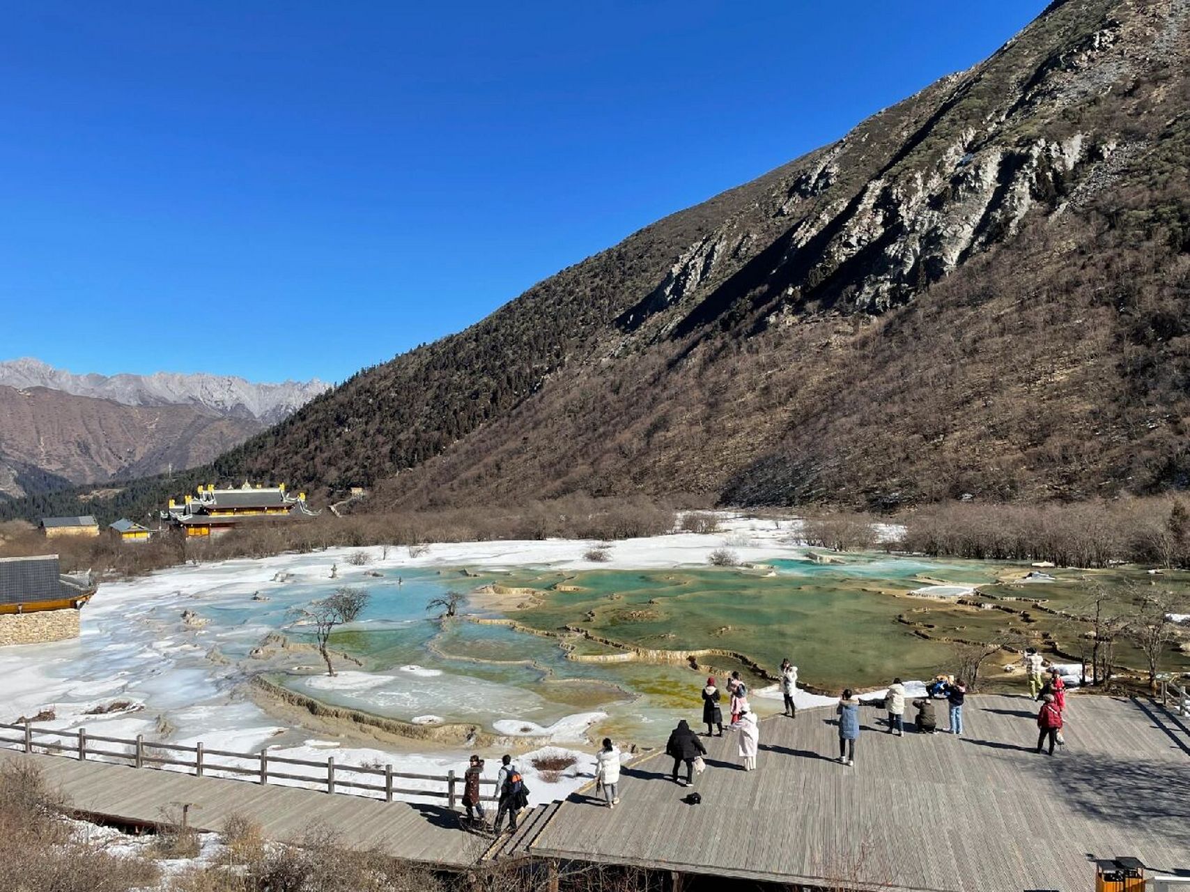 川西旅行之黄龙 黄龙风景名胜区,因佛门名刹"黄龙寺"而得名.