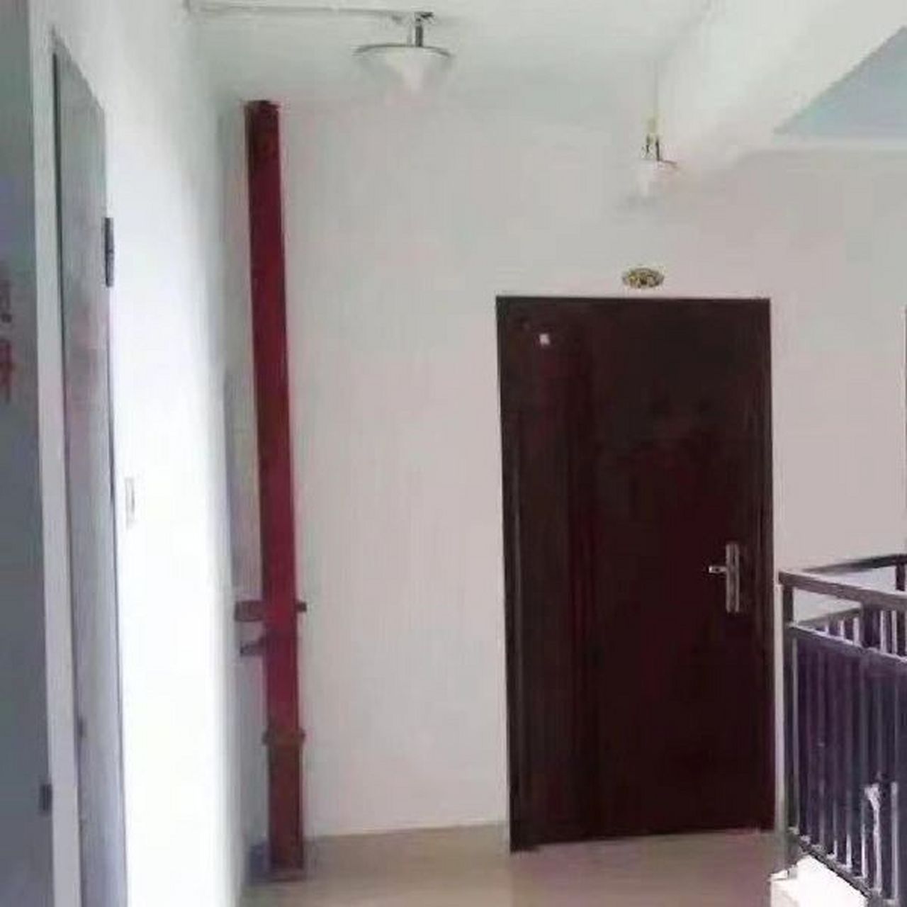 横梁压门 "横梁压门"在很多户型的构造上,设计建造上存在一个躲不掉的