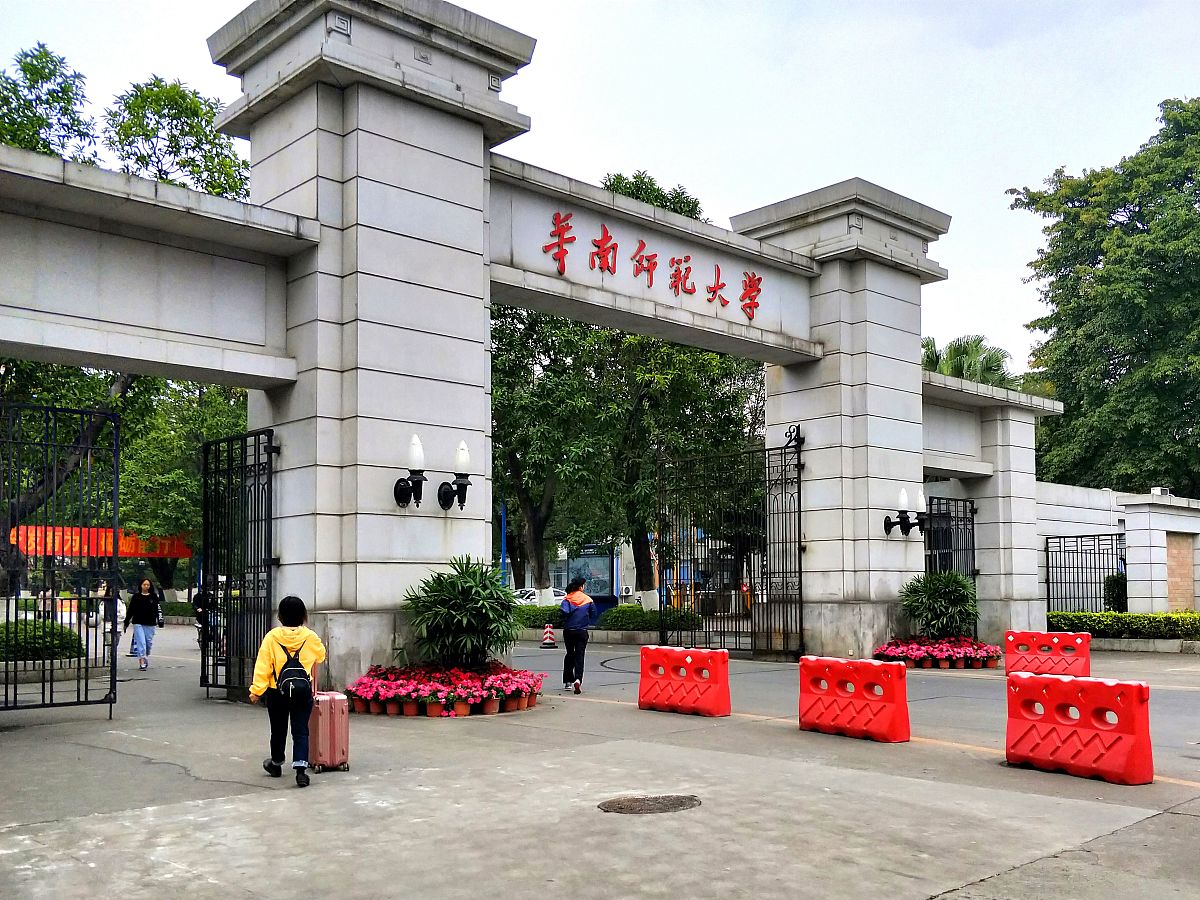 嘿,准大学生们,是不是每天都在盼星星盼月亮地等你的录取通知书?