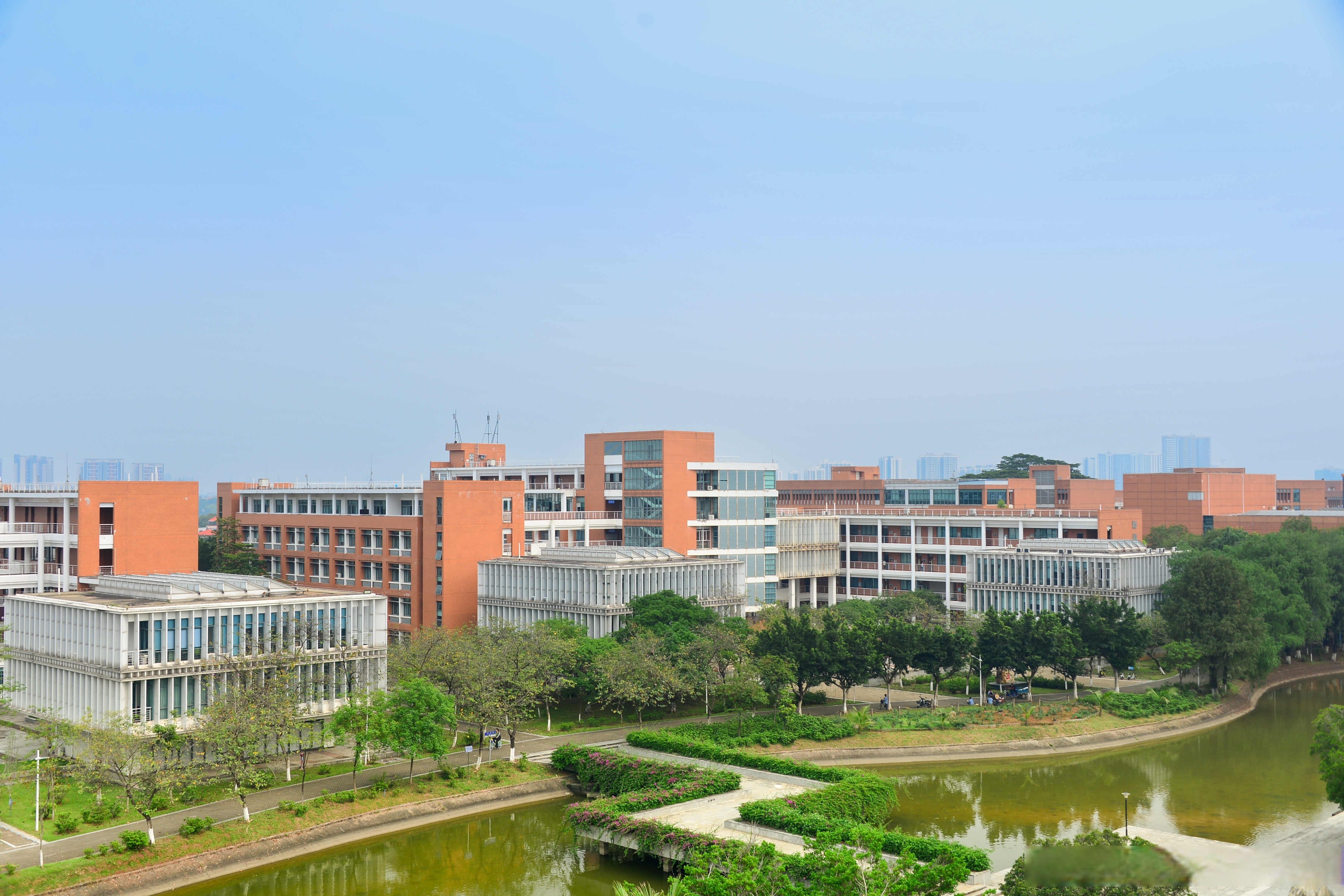 早安,华工 反躬自省是一切爱和思想的初萌