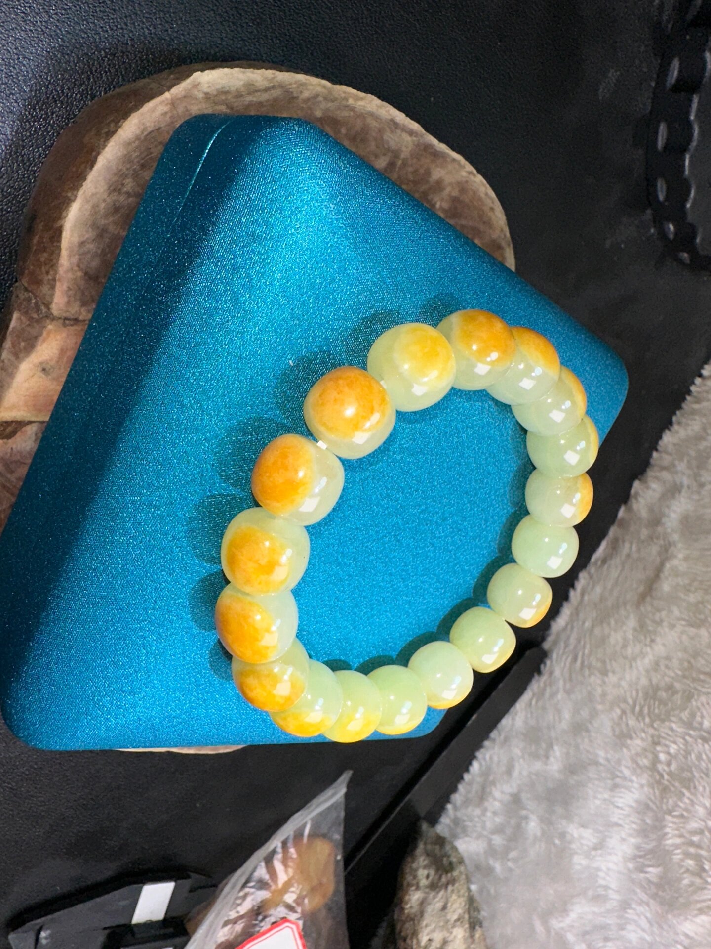 黄白河磨玉手串 黄白河磨玉手串 料净无黑 超高油脂度 颜色明亮 手工