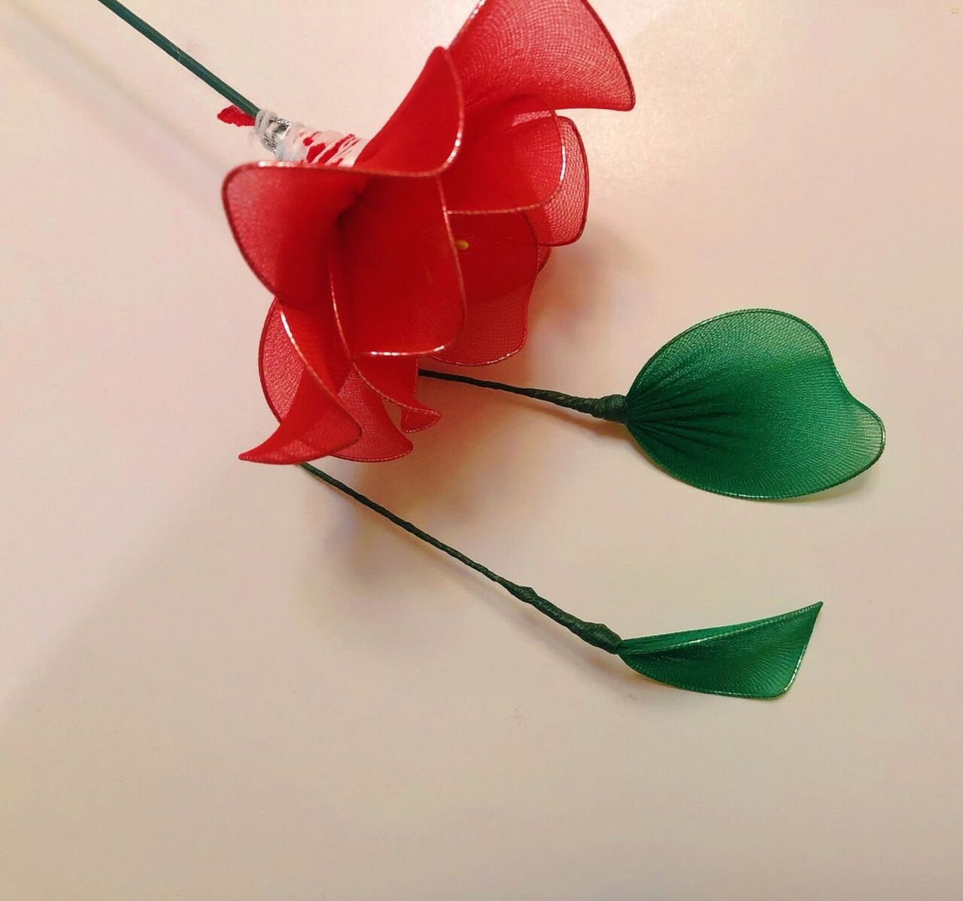 丝网花山茶花  材料:套筒5号和6号,qq线,红色绿色丝网,深绿色胶带,24