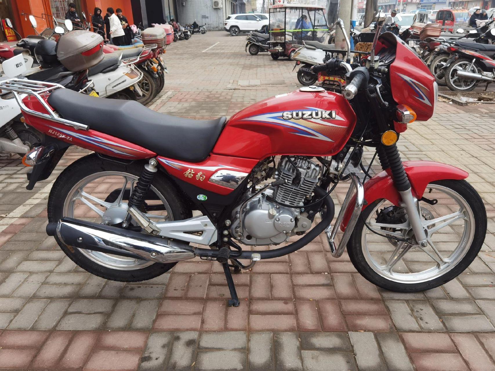 刚收极品豪爵钻豹125,双启动,机子无敌,全车原版保括轮胎,保实表