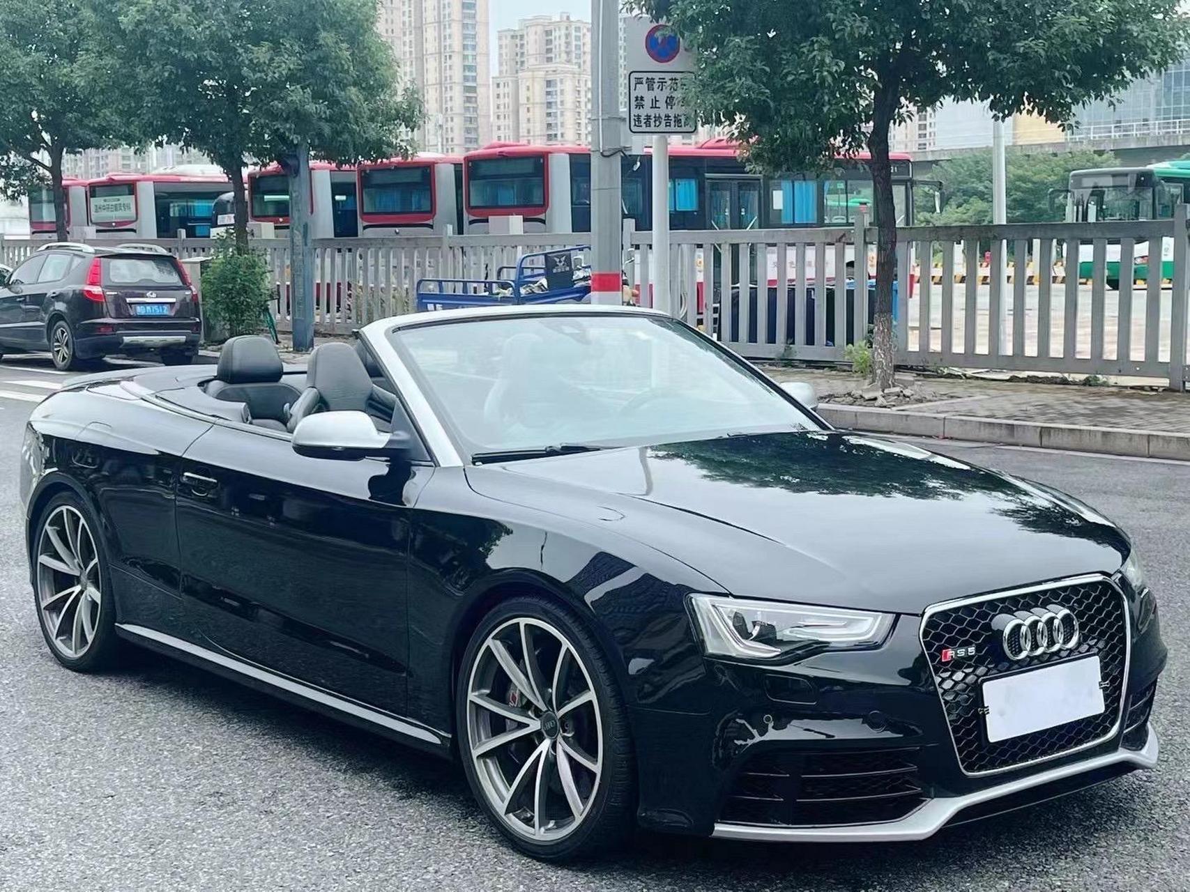 rs5敞篷版多少钱图片