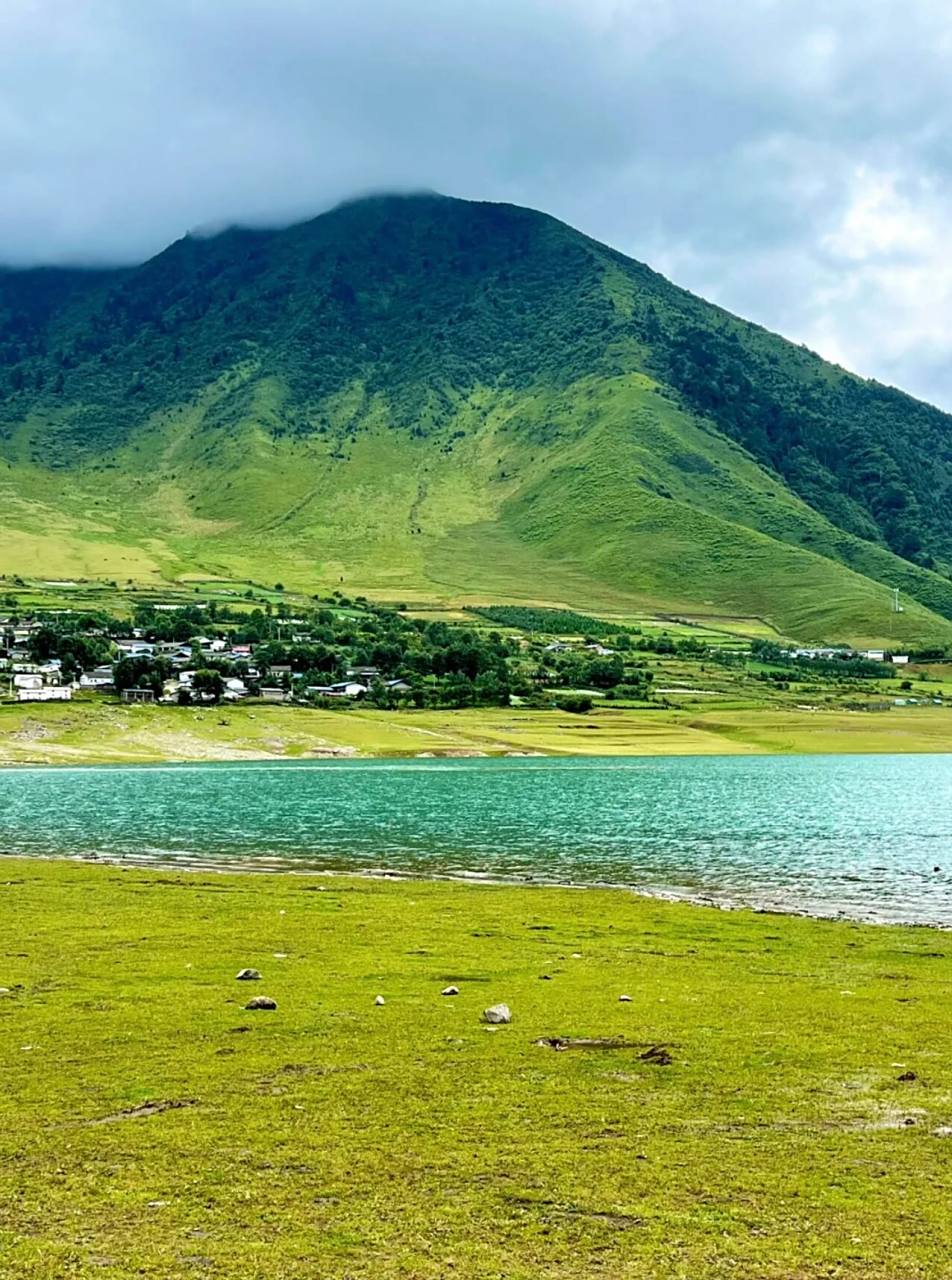 在川南凉山冕宁县有一个地方,自驾就能到的"海边"!这里就叫冶勒湖!