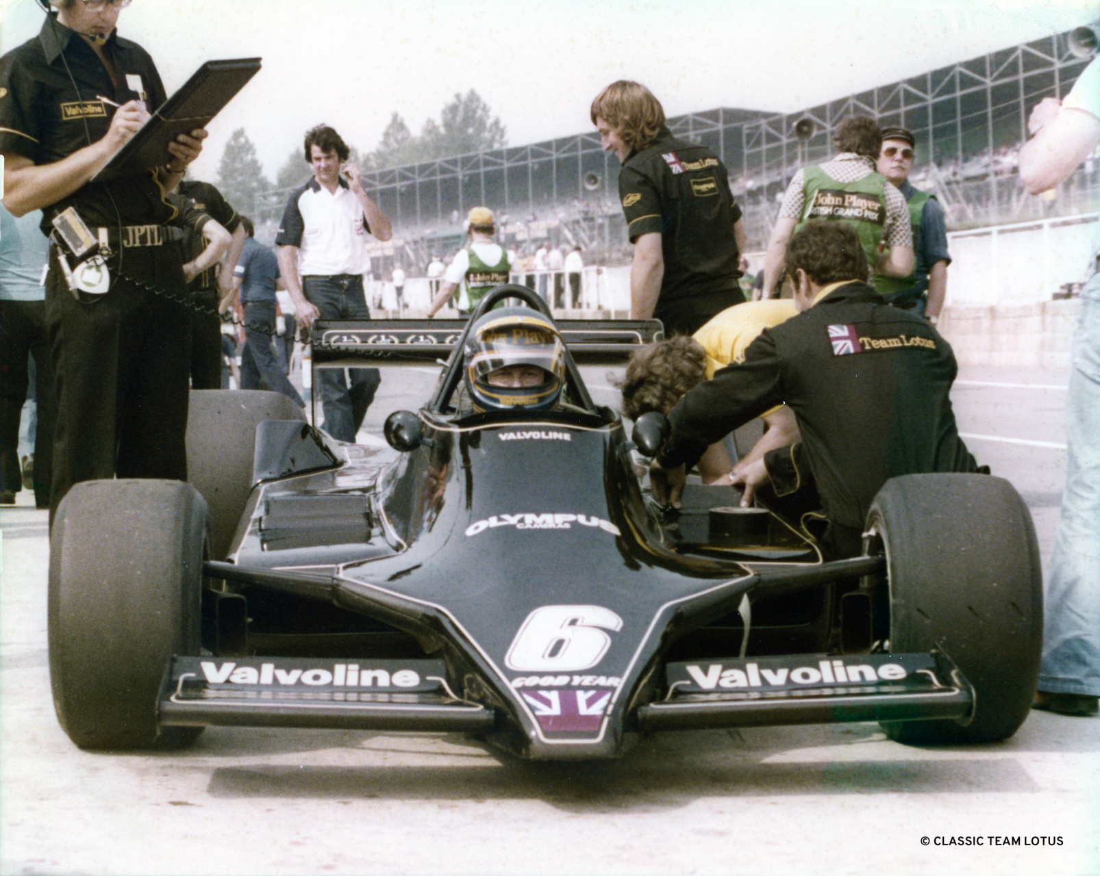 柯林·查普曼(colin chapman)是路特斯品牌的创始人,更是20世纪一位