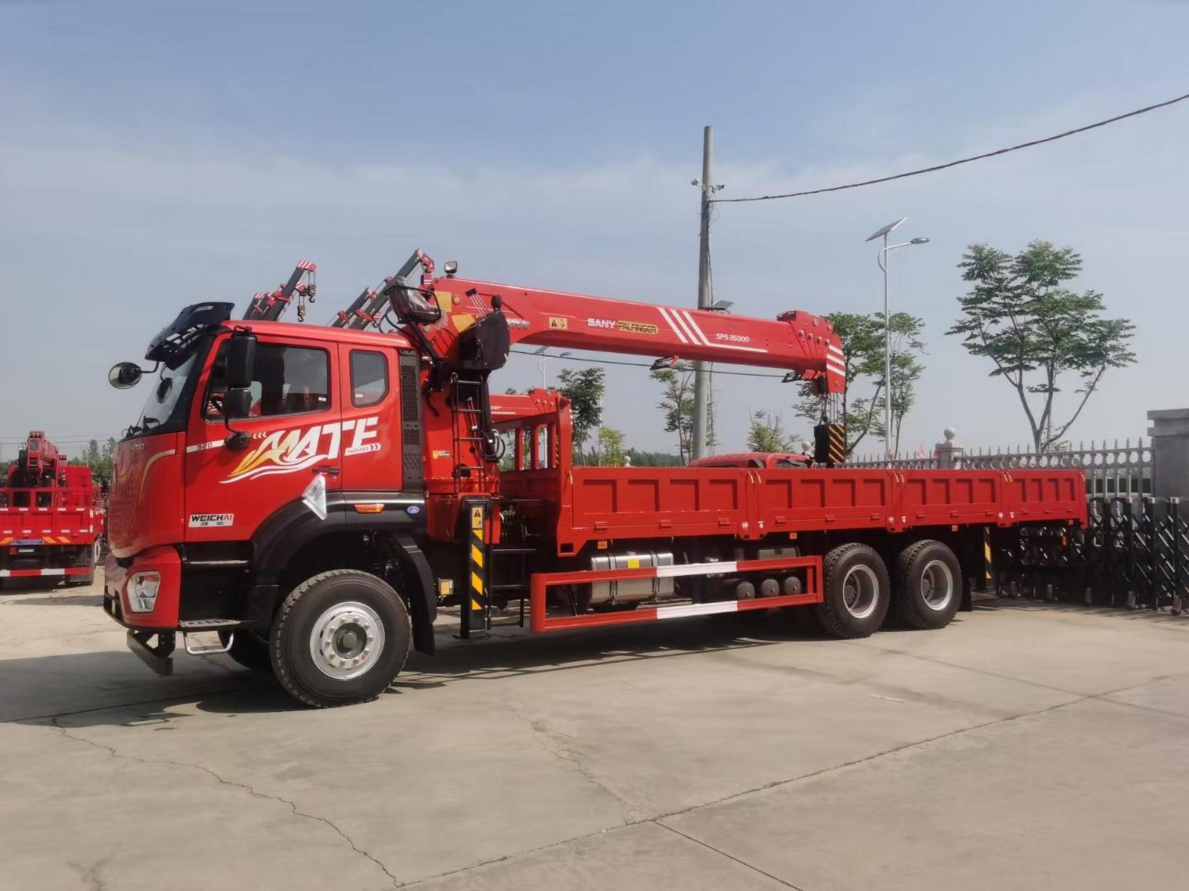 重汽豪沃后八轮随车吊,全球销量第一的顶级重卡与三一帕尔菲格金牌