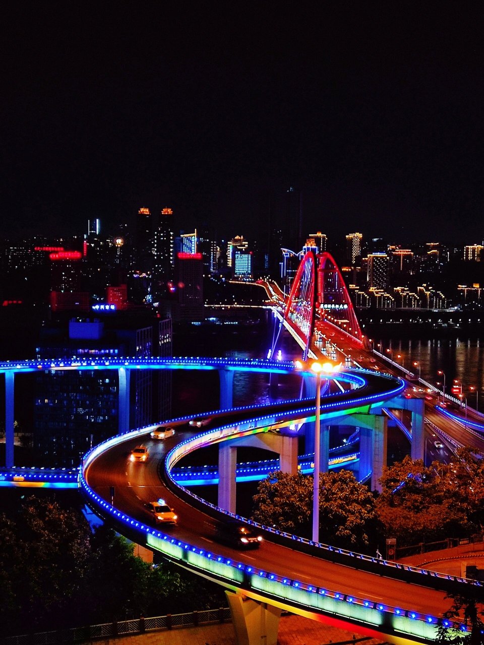 重庆南岸区|夜景拍摄打卡地推荐 观景台:铜元之光城市阳台 路线:乘坐