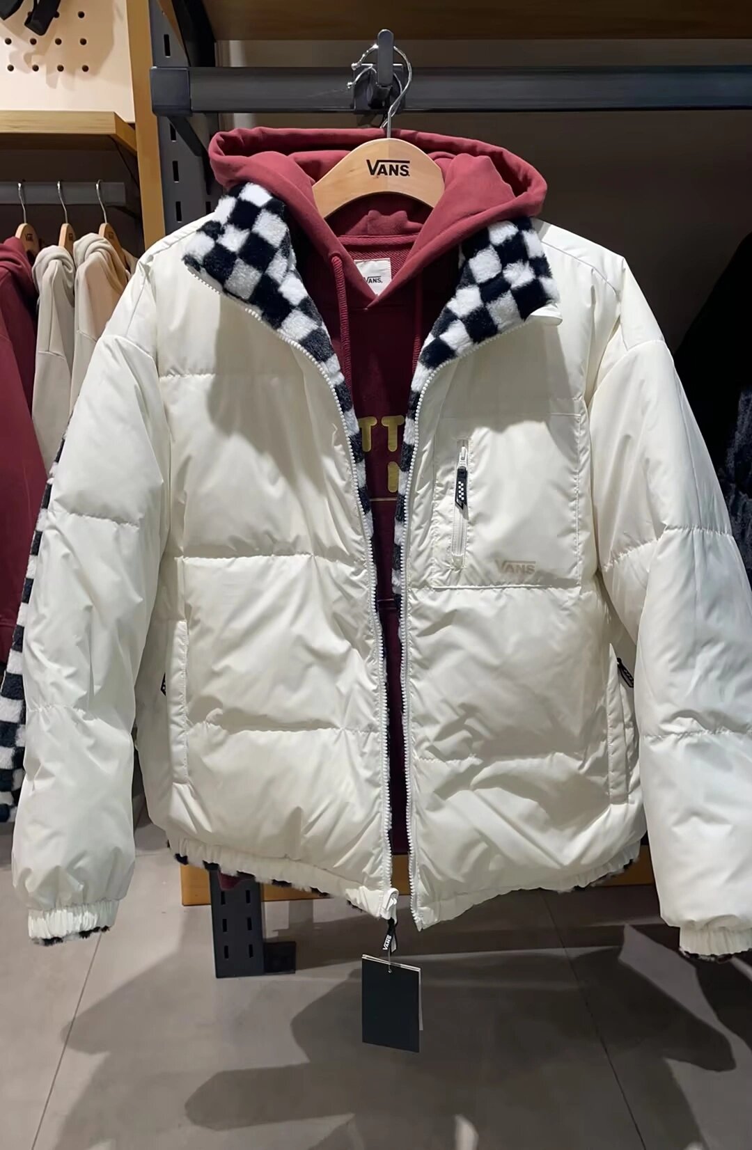 vans棋盘格两穿鹅绒服,显瘦又保暖! 这款羽绒服真的太赞了!