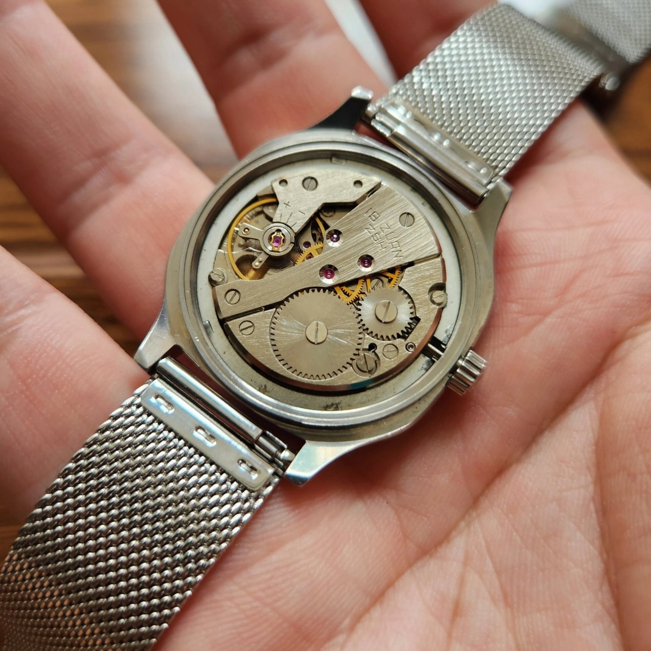 老上海牌手表7120电视机 1985年生产,壳形尺寸和常见的两种电视机都不