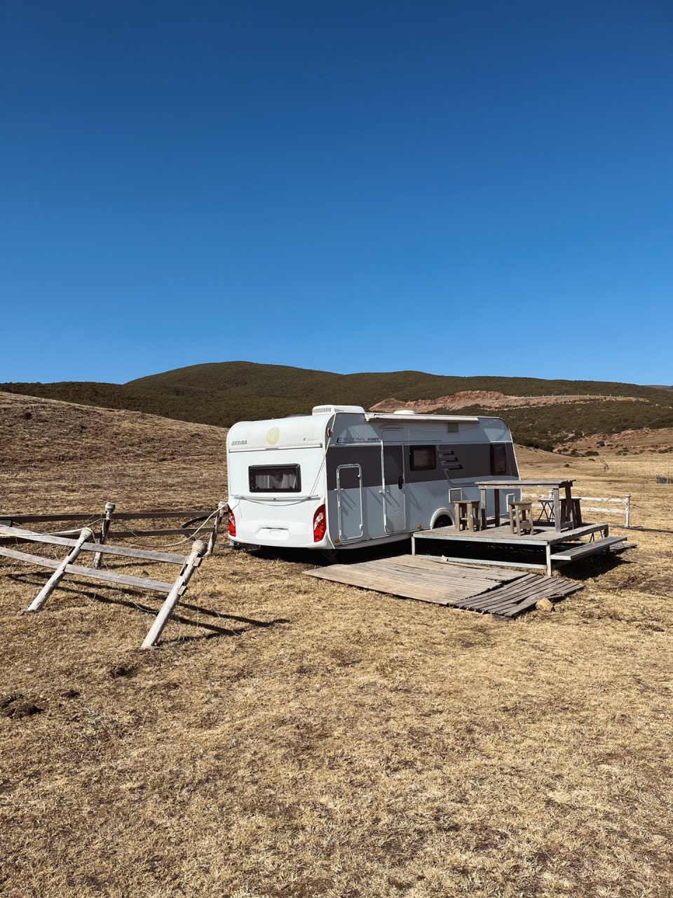 谷克德位于离西昌市区一小时车程的昭觉县境内 高山草甸 夏季可以露营