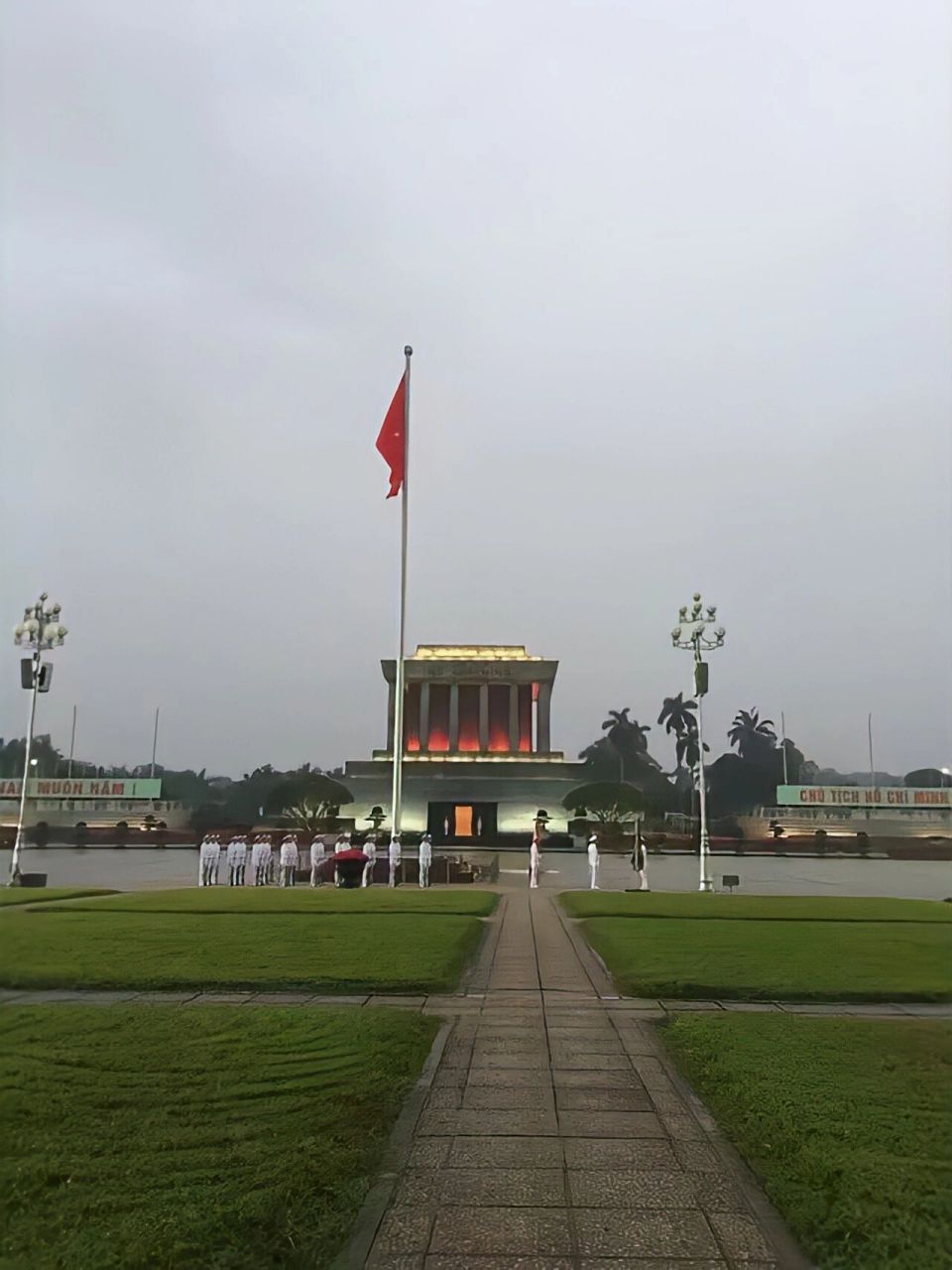 越南河内·巴亭广场升国旗 99越南升国旗仪式每天早上在河内巴亭