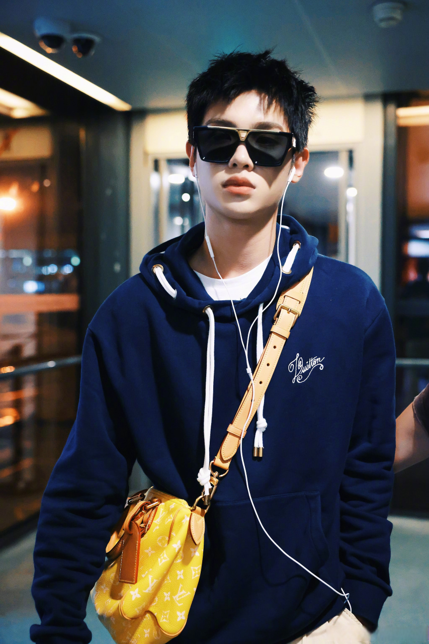 星尚人#王嘉尔超话 ,白敬亭超话 ,刘耀文超话 ,黄明昊超话 ,the8