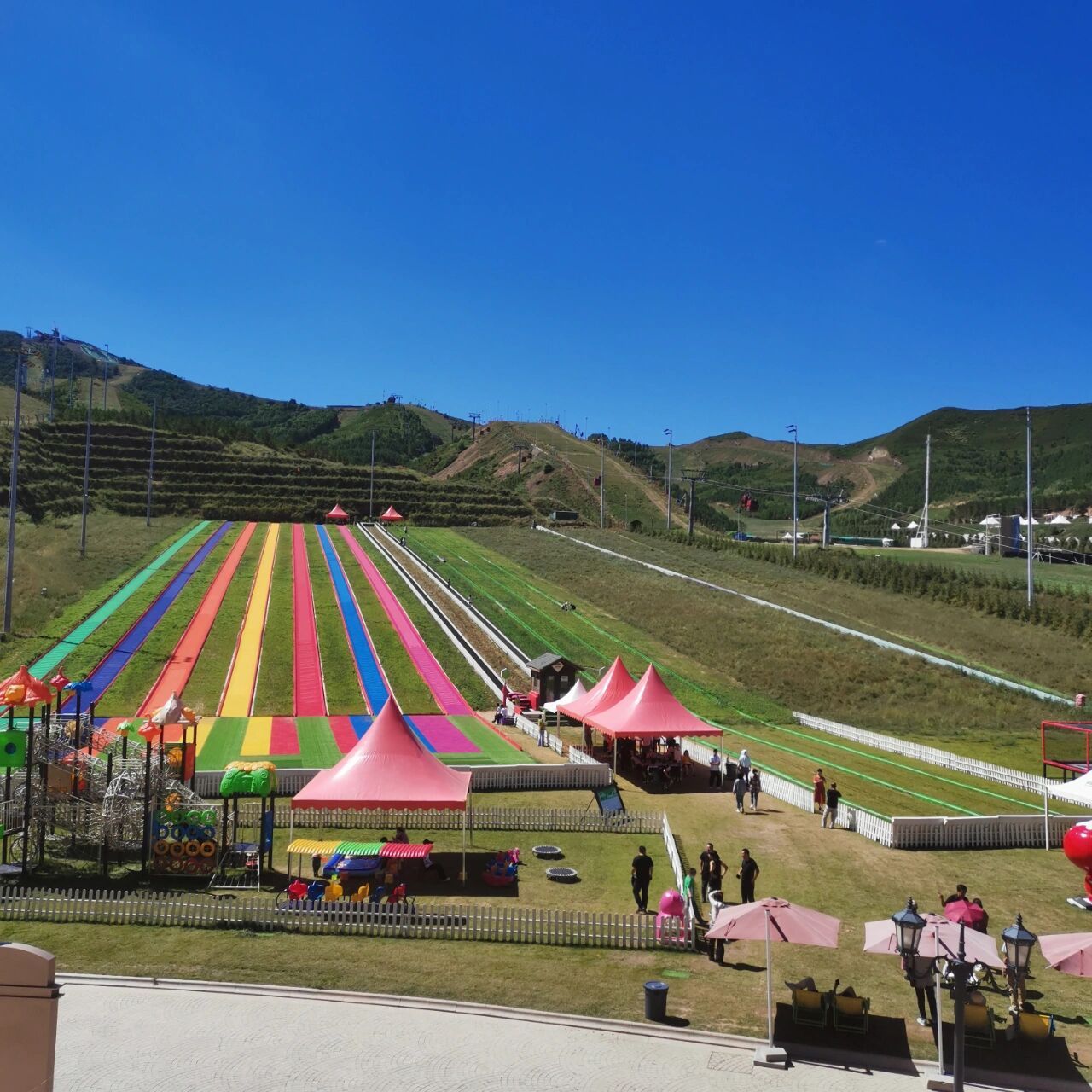 跟我来张家口崇礼的富龙四季小镇避暑吧 这几天全国高温天气,市里已