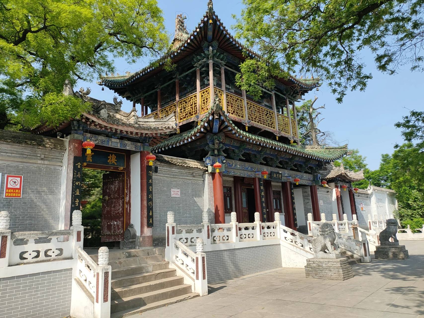 12来到金台观,位于宝鸡市金台区北坡森林公园半坡处,为宝鸡三大道教宫