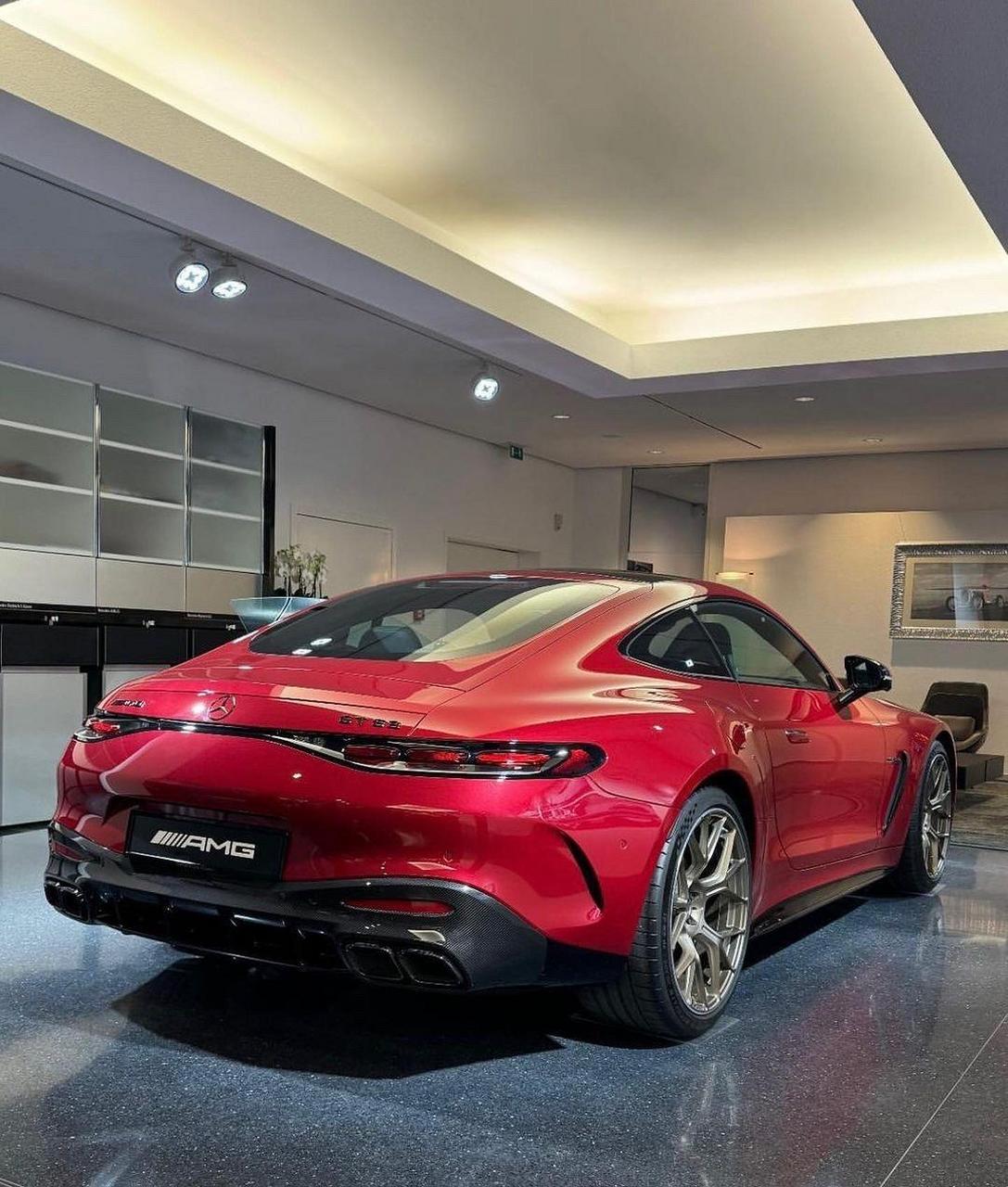 全新奔驰amg gt,新一代变成2 2,死磕911的gt跑车,内饰和sl amg基本