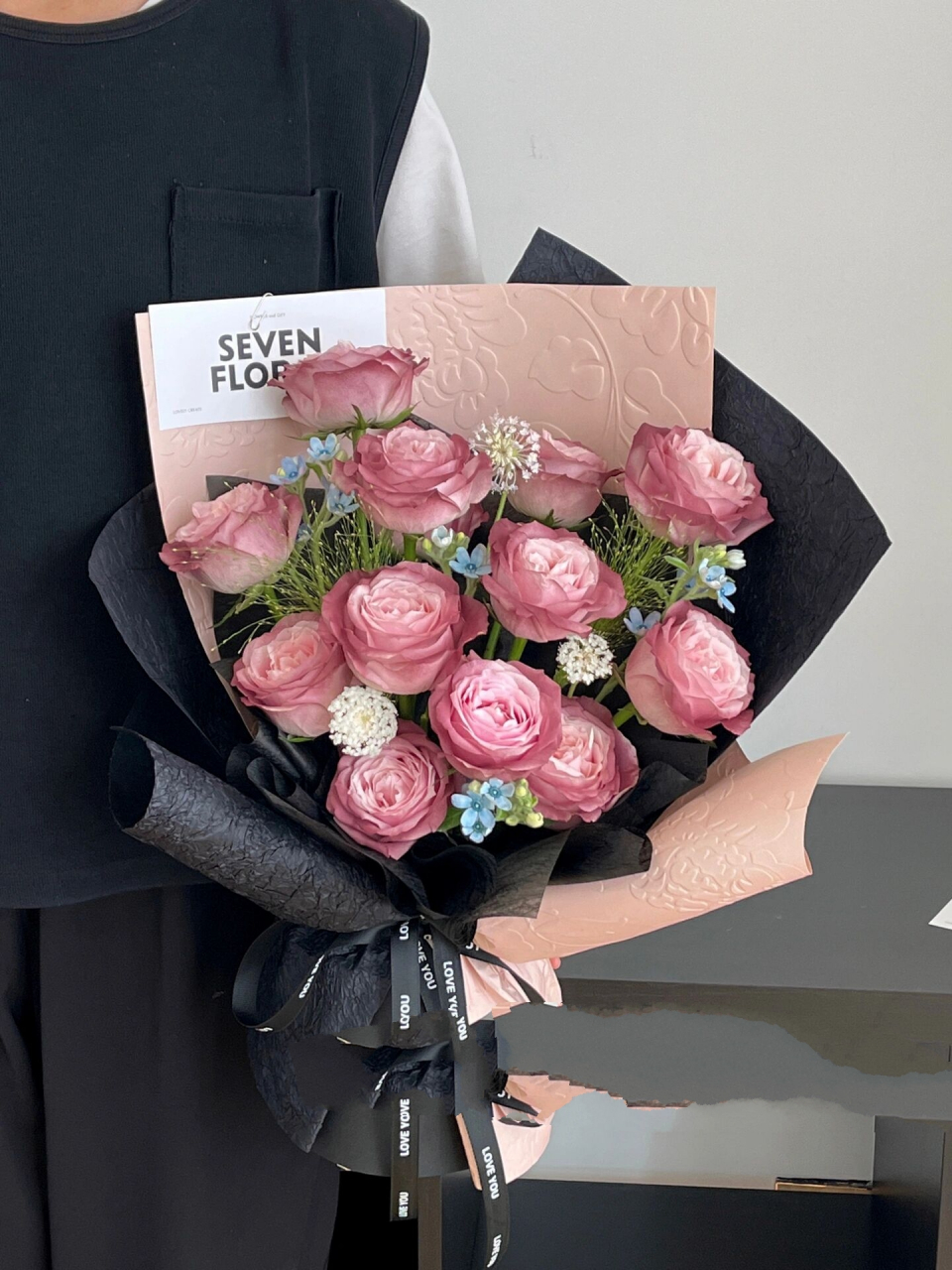 凡尔赛复古红玫瑰|超适合酷girl的花束94 像这束黑粉色的花,热烈