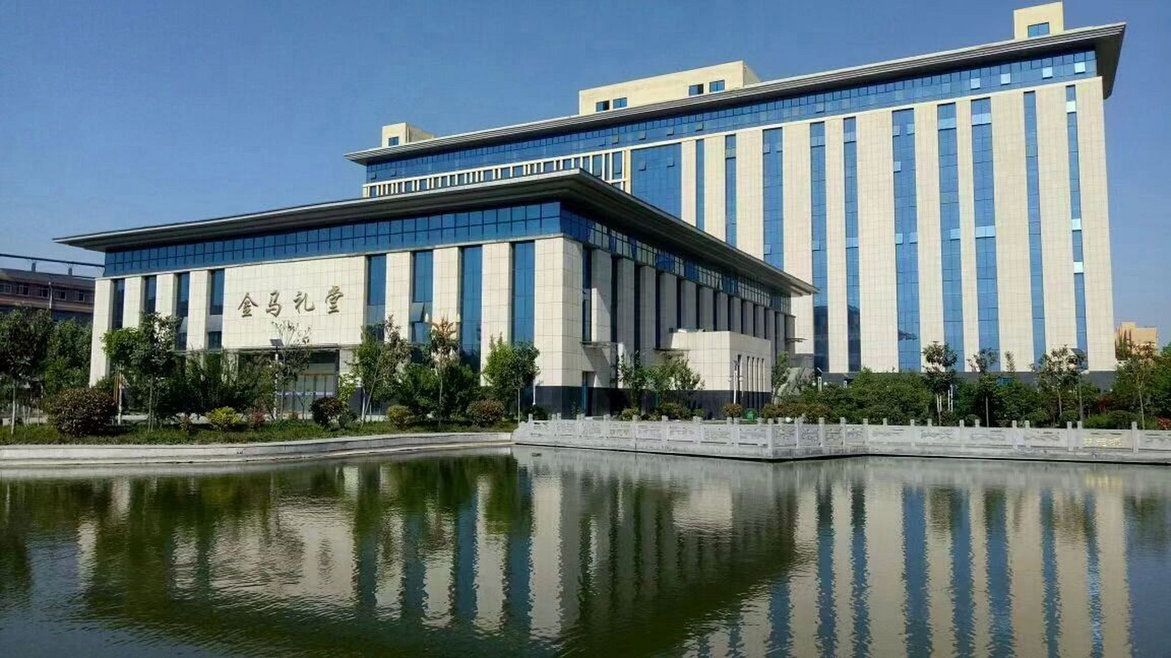 郑州理工职业学院  我校近期参观量大,家长参观,抓紧