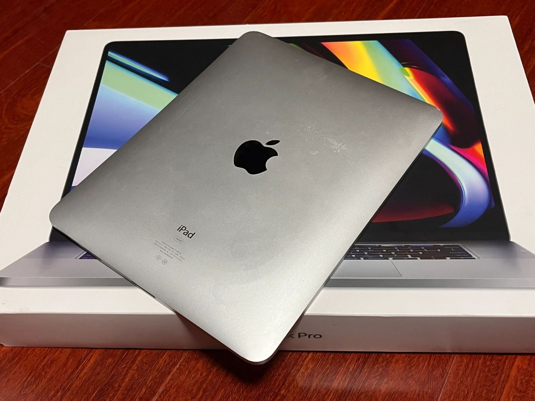 1系统 2010年,史蒂夫·乔布斯发布初代ipad,许多人认为这只是一款"