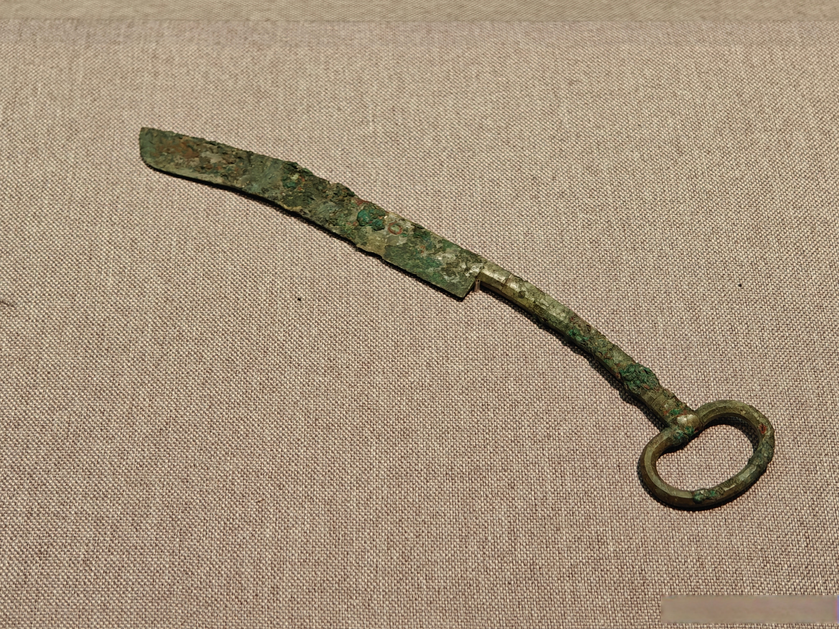 【霸业·文物赏析】  >>  春秋 长柄环首刀,山西省太原市金胜村赵卿墓