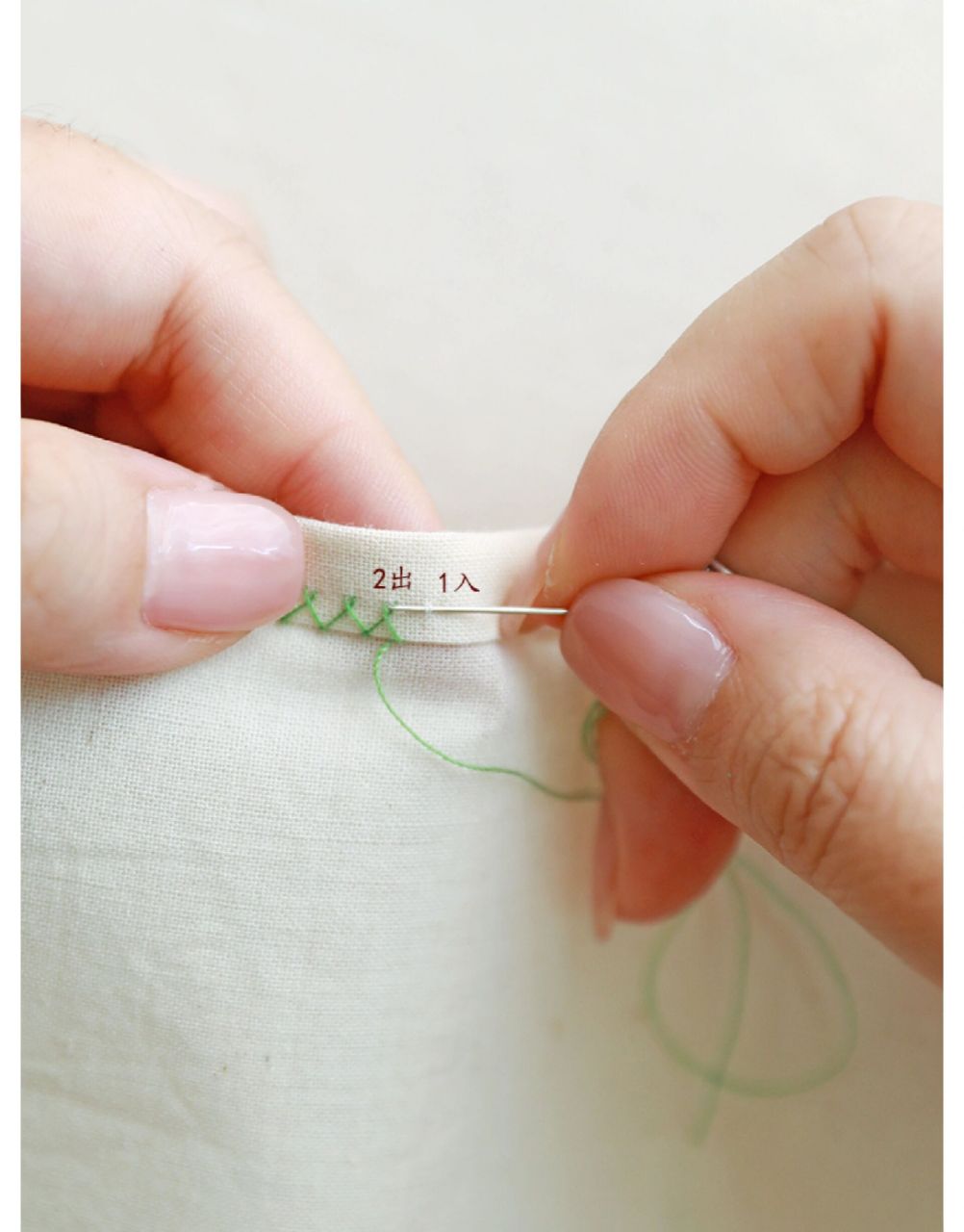 线上旗袍课|旗袍基础针法之三角针 适用范围 折边扦缝,中缝拼接处边缘