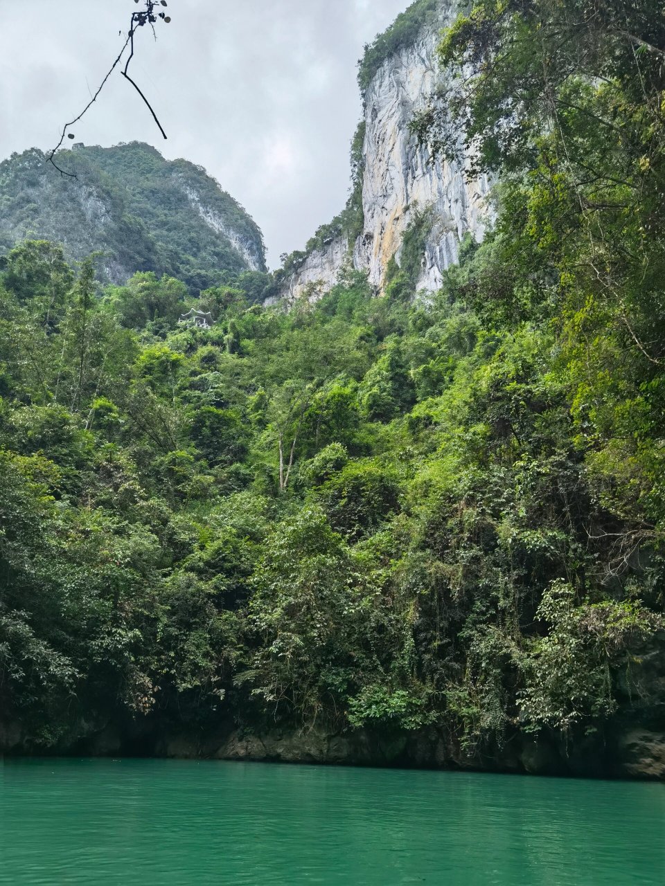 广西河池凤山县的三门海景区!